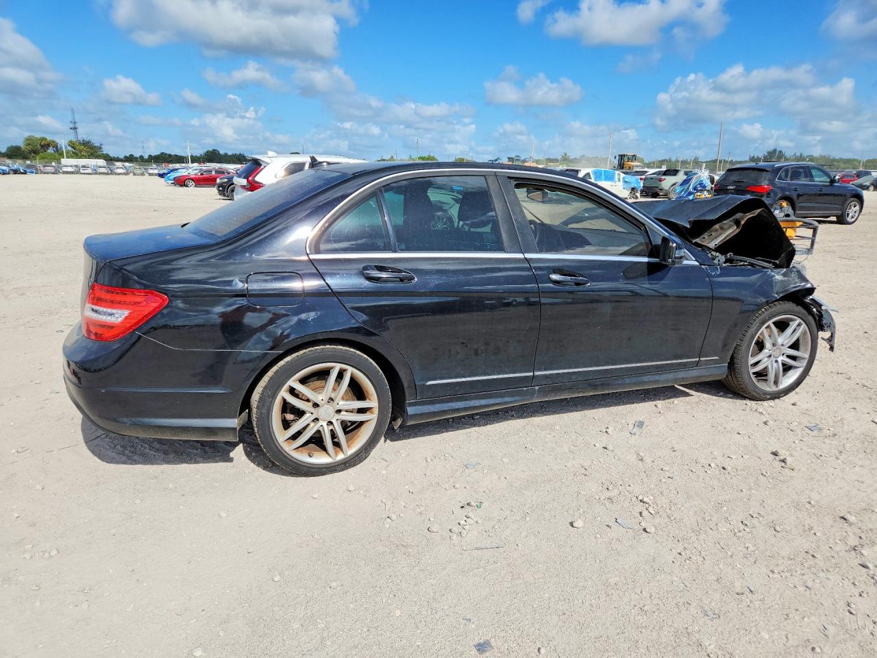 2014 Mercedes-benz C 250 Черный vin: WDDGF4HBXEG233768