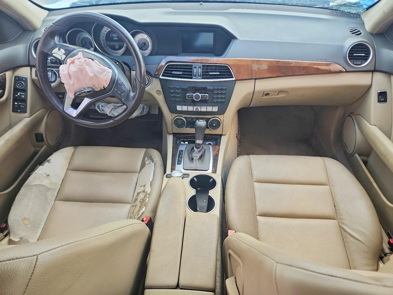 2014 Mercedes-benz C 250 Черный vin: WDDGF4HBXEG233768