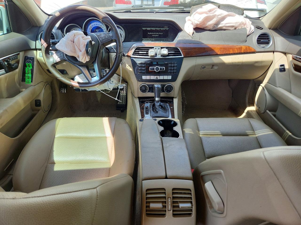 2014 Mercedes-benz C 250 White vin: WDDGF4HBXEG248254