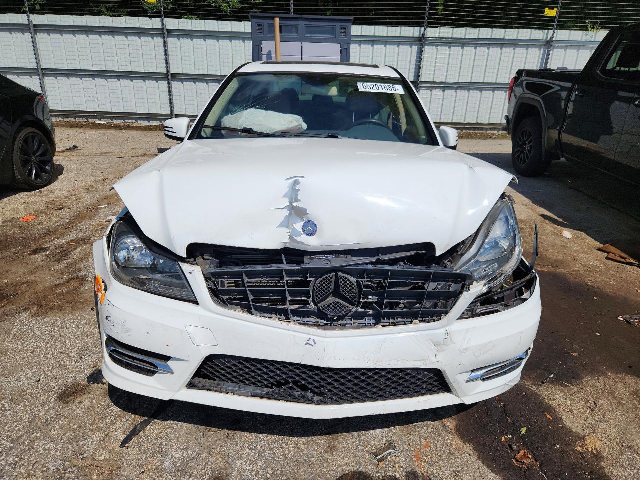 2014 Mercedes-benz C 250 White vin: WDDGF4HBXEG248254