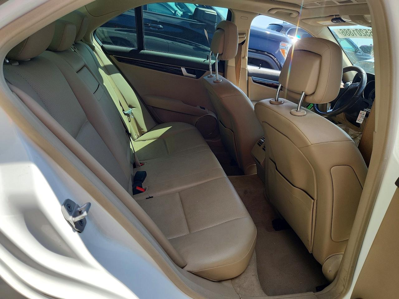 2014 Mercedes-benz C 250 White vin: WDDGF4HBXEG248254