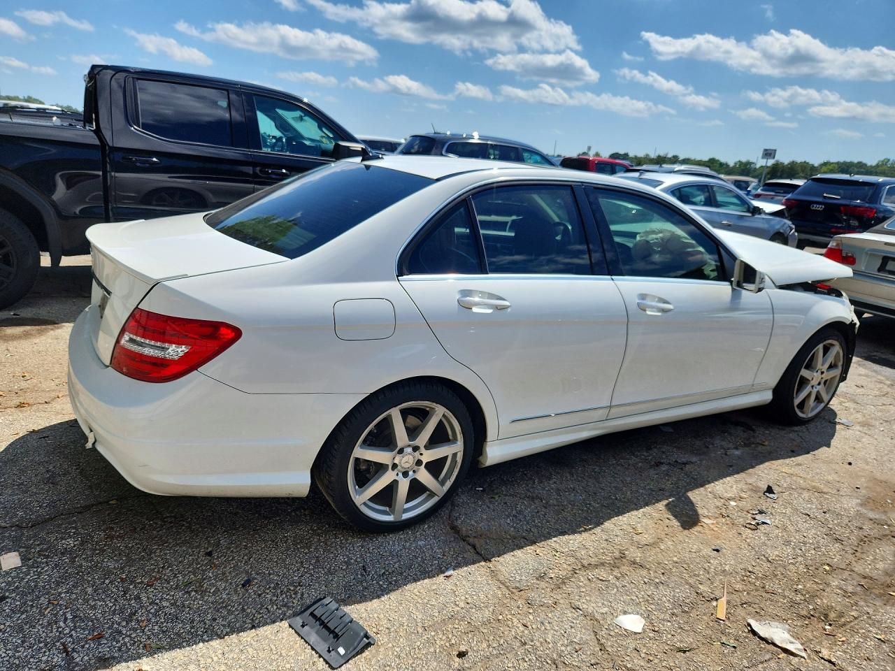 2014 Mercedes-benz C 250 White vin: WDDGF4HBXEG248254