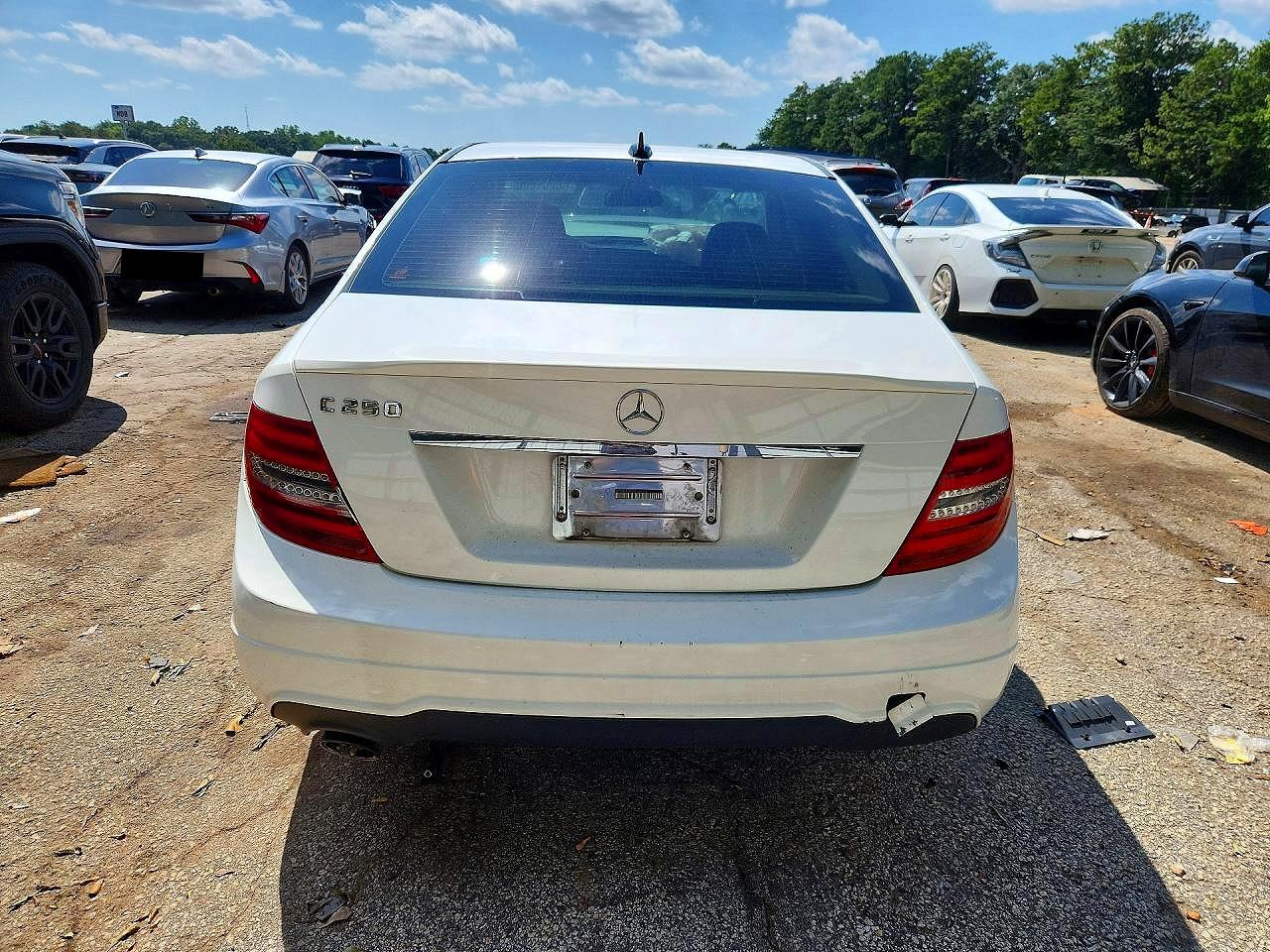 2014 Mercedes-benz C 250 White vin: WDDGF4HBXEG248254