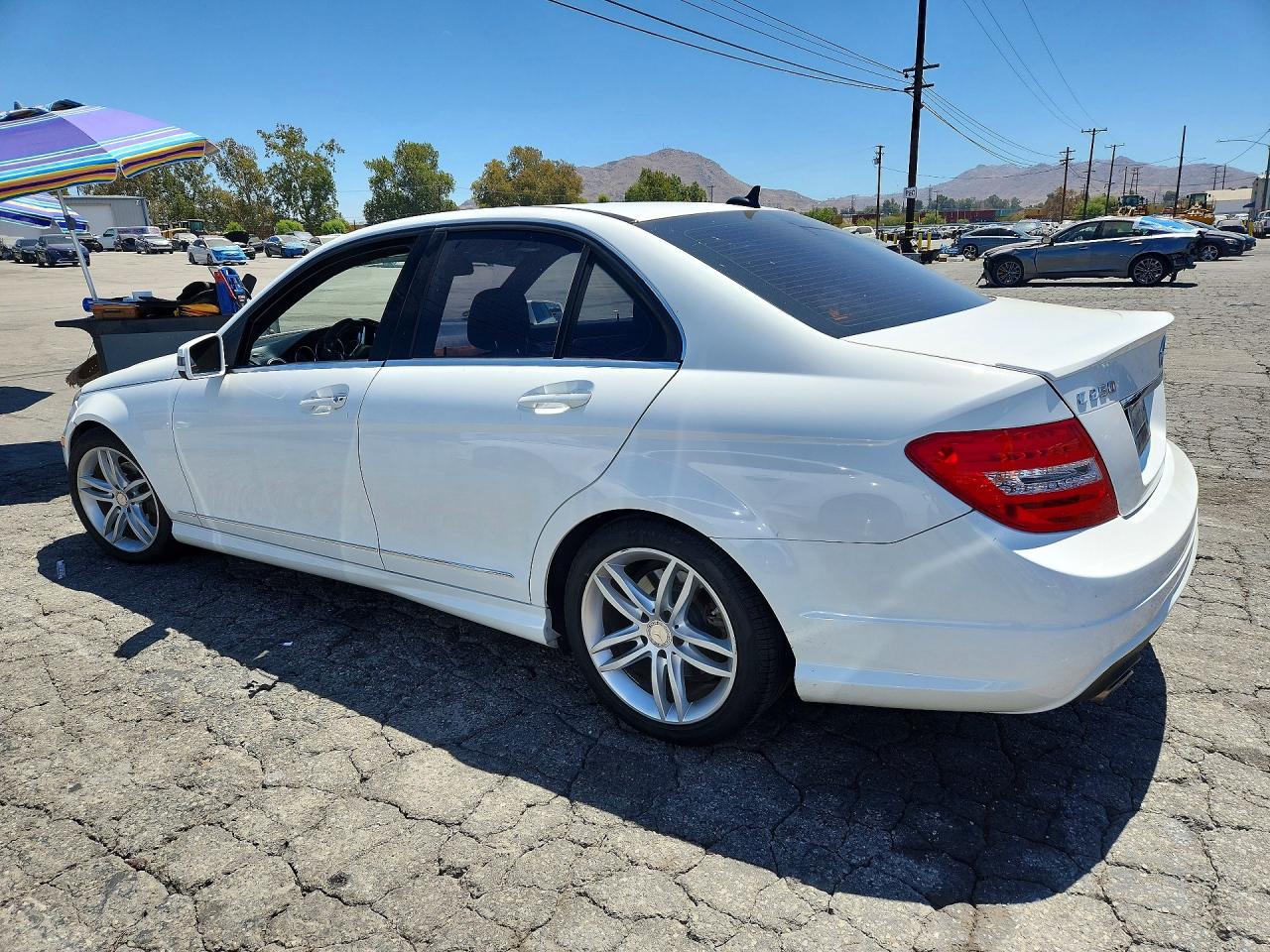 2014 Mercedes-benz C 250 Белый vin: WDDGF4HBXEG252630