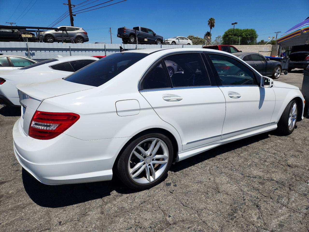 2014 Mercedes-benz C 250 Белый vin: WDDGF4HBXEG252630