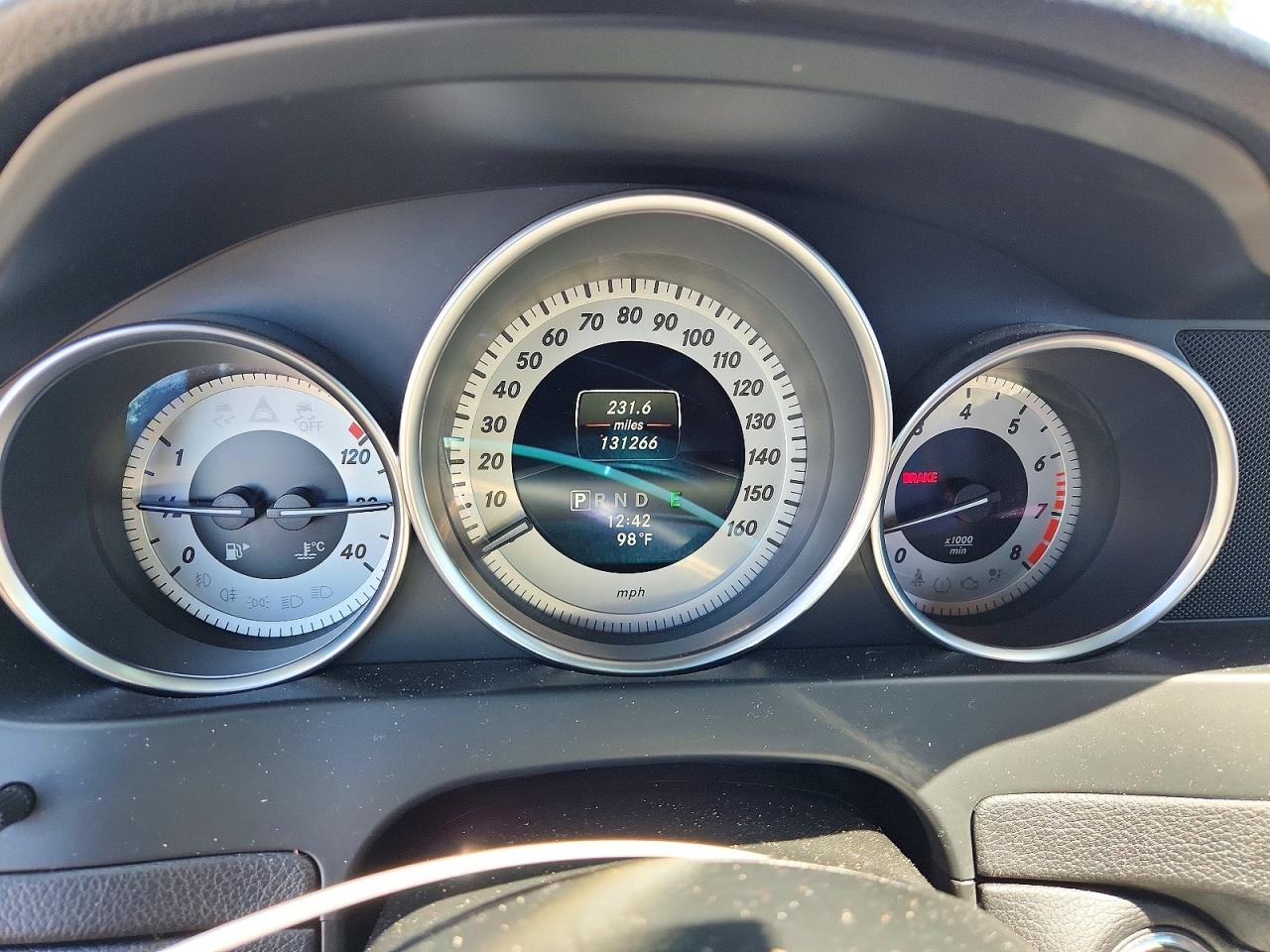 2014 Mercedes-benz C 250 Белый vin: WDDGF4HBXEG252630