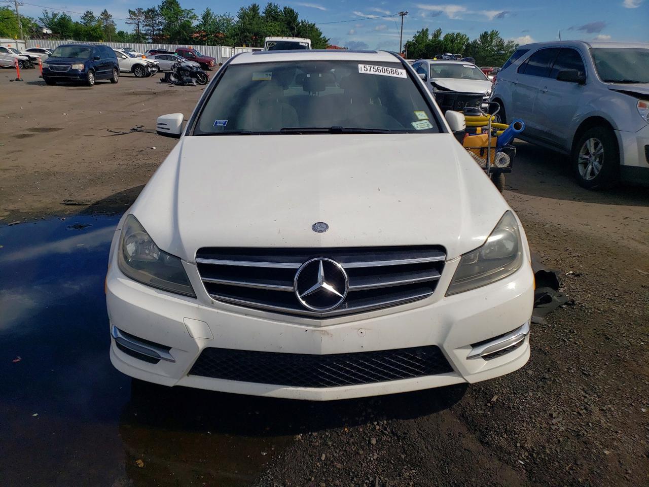 2014 Mercedes-benz C 250 White vin: WDDGF4HBXER305170