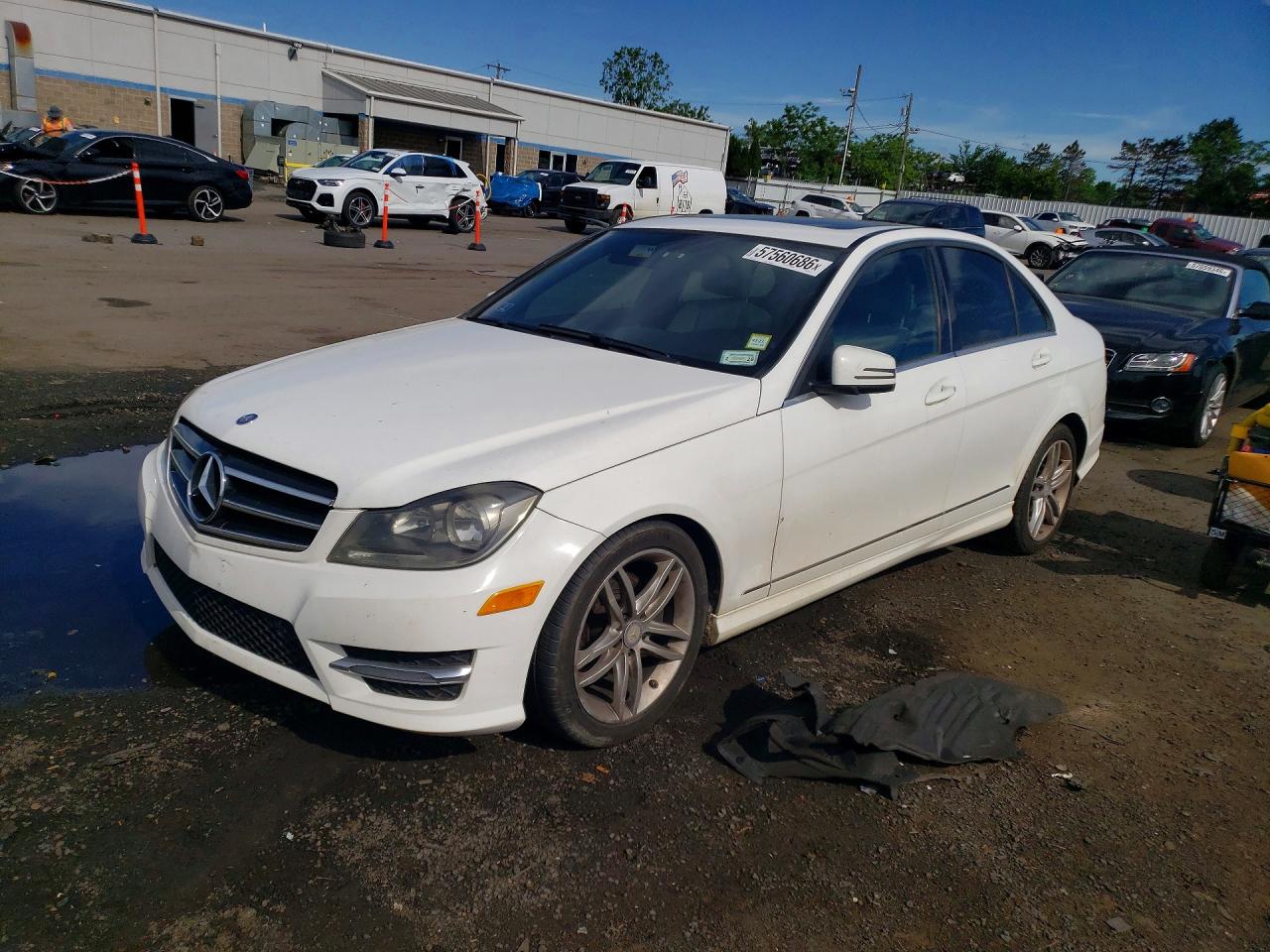2014 Mercedes-benz C 250 White vin: WDDGF4HBXER305170