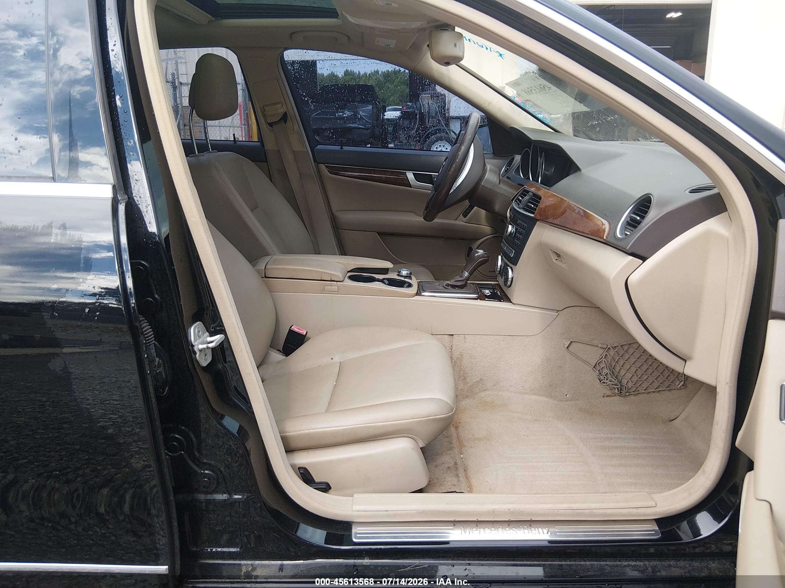 2014 Mercedes-benz C 250 Luxury Black vin: WDDGF4HBXER308196