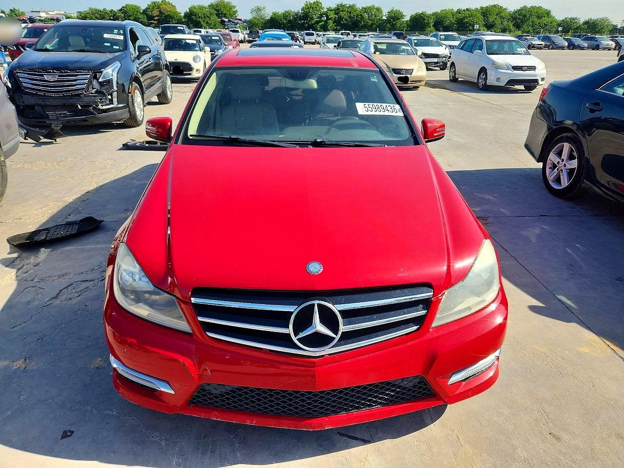 2014 Mercedes-benz C 250 Red vin: WDDGF4HBXER311387