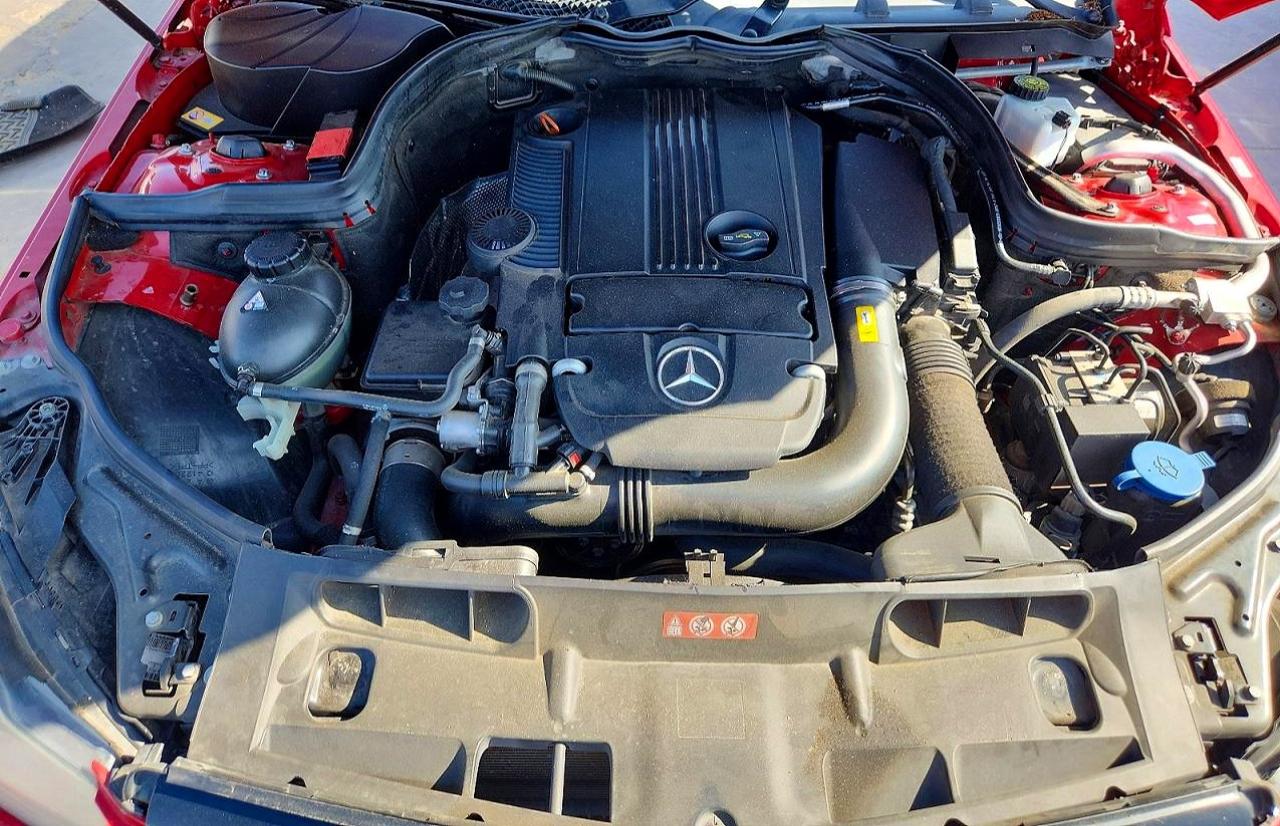 2014 Mercedes-benz C 250 Red vin: WDDGF4HBXER311387