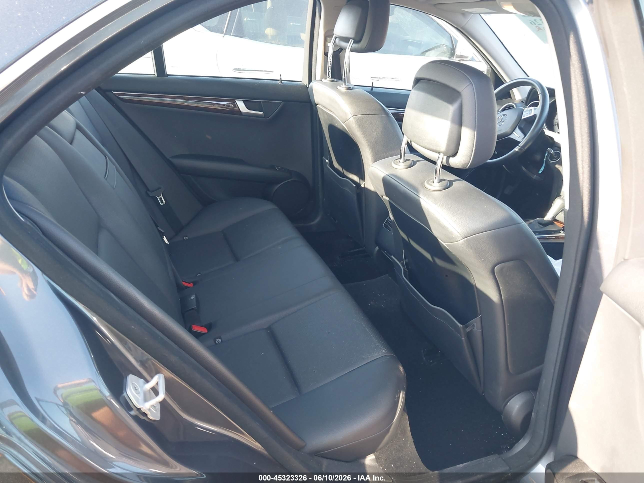 2014 Mercedes-benz C 250 Luxury Серый vin: WDDGF4HBXER319988