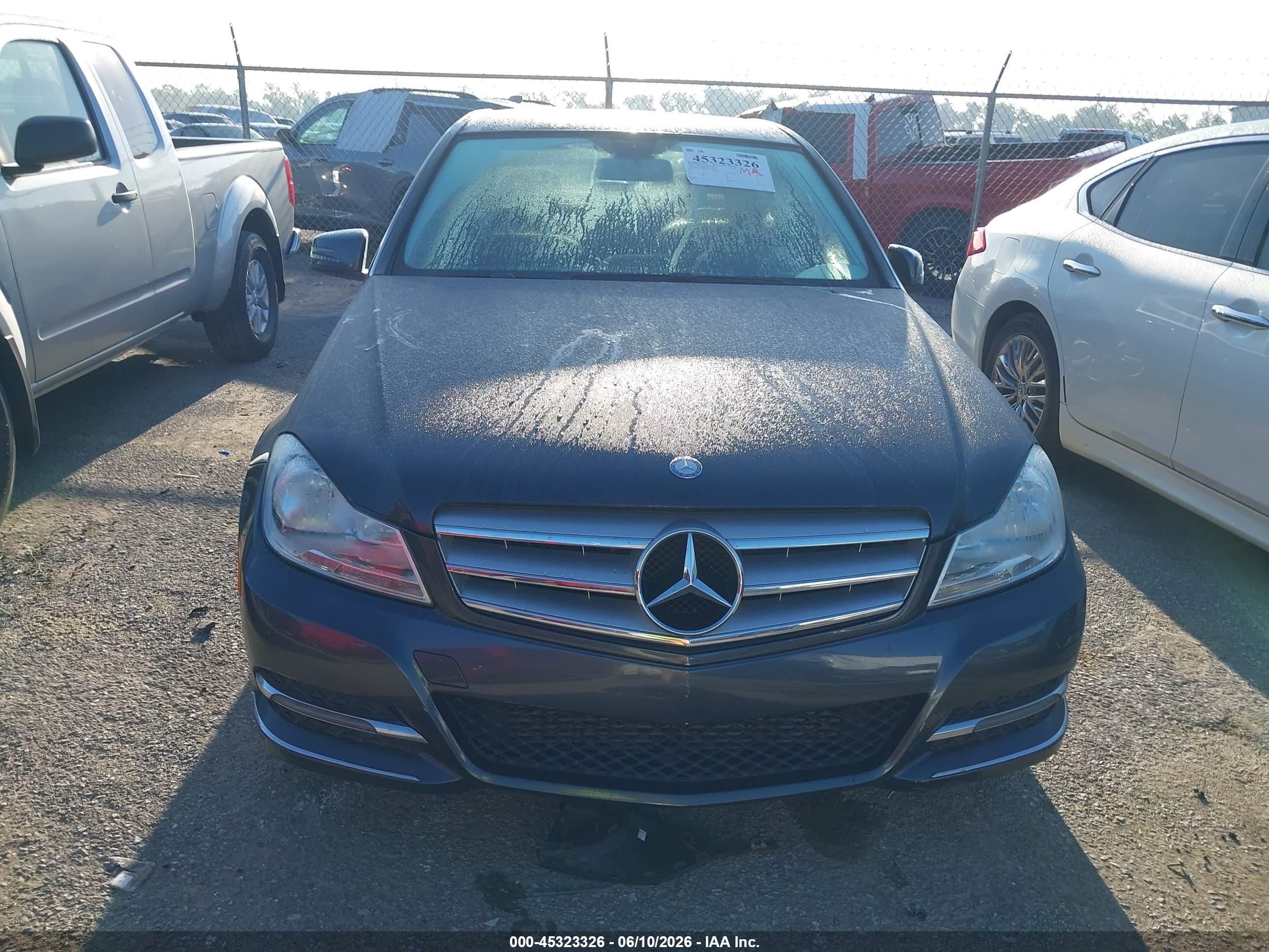 2014 Mercedes-benz C 250 Luxury Серый vin: WDDGF4HBXER319988