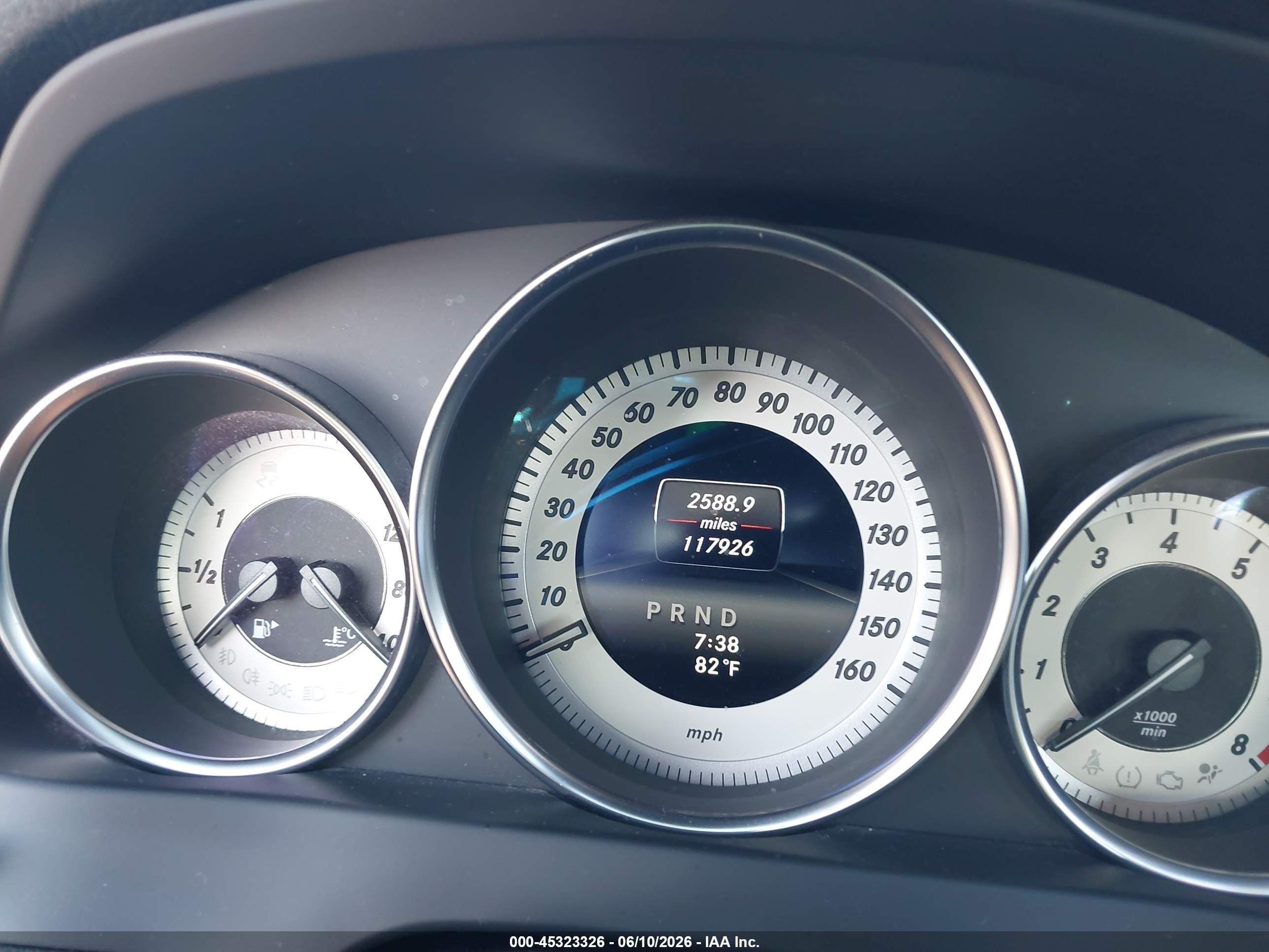 2014 Mercedes-benz C 250 Luxury Серый vin: WDDGF4HBXER319988