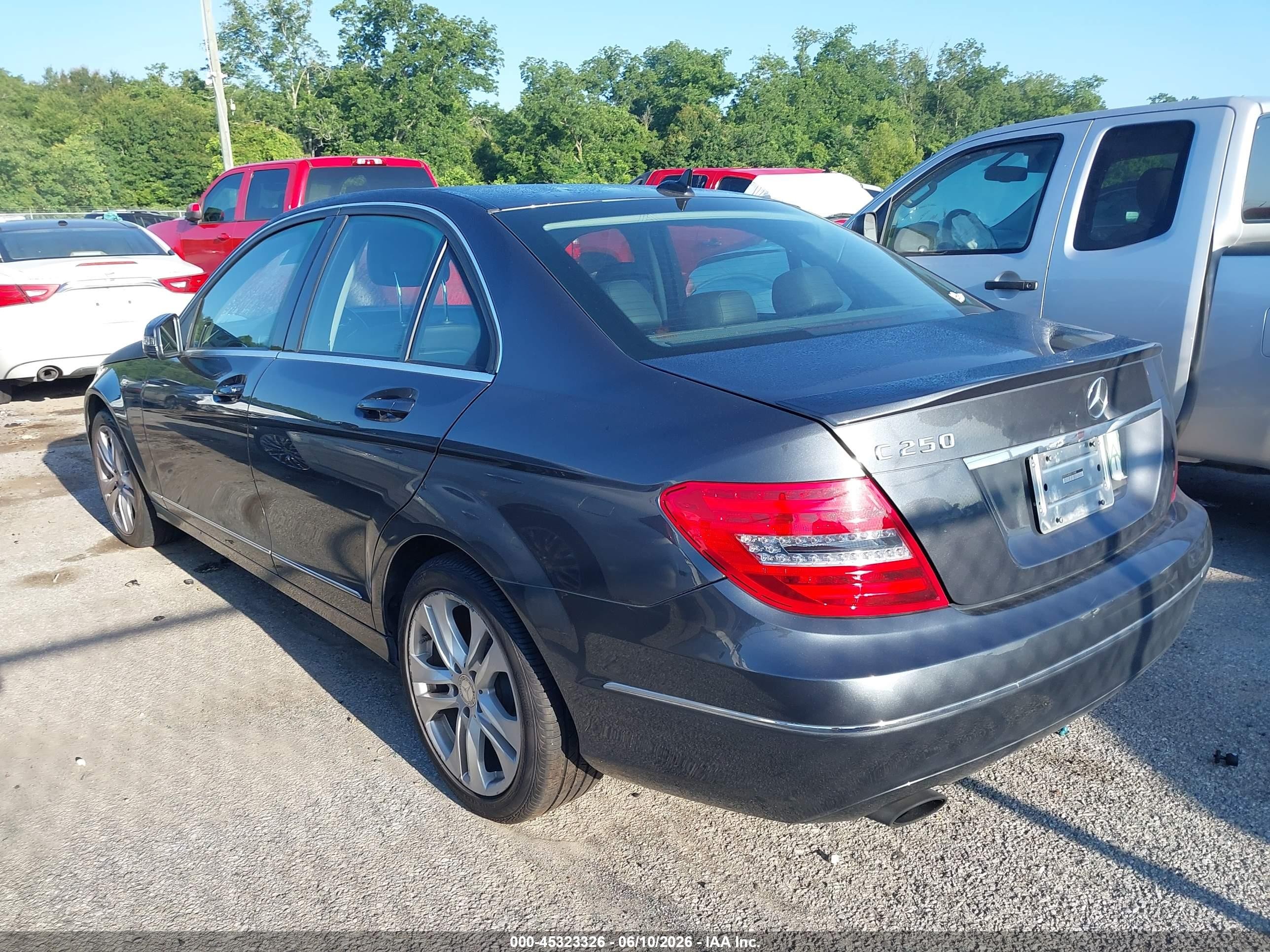 2014 Mercedes-benz C 250 Luxury Серый vin: WDDGF4HBXER319988