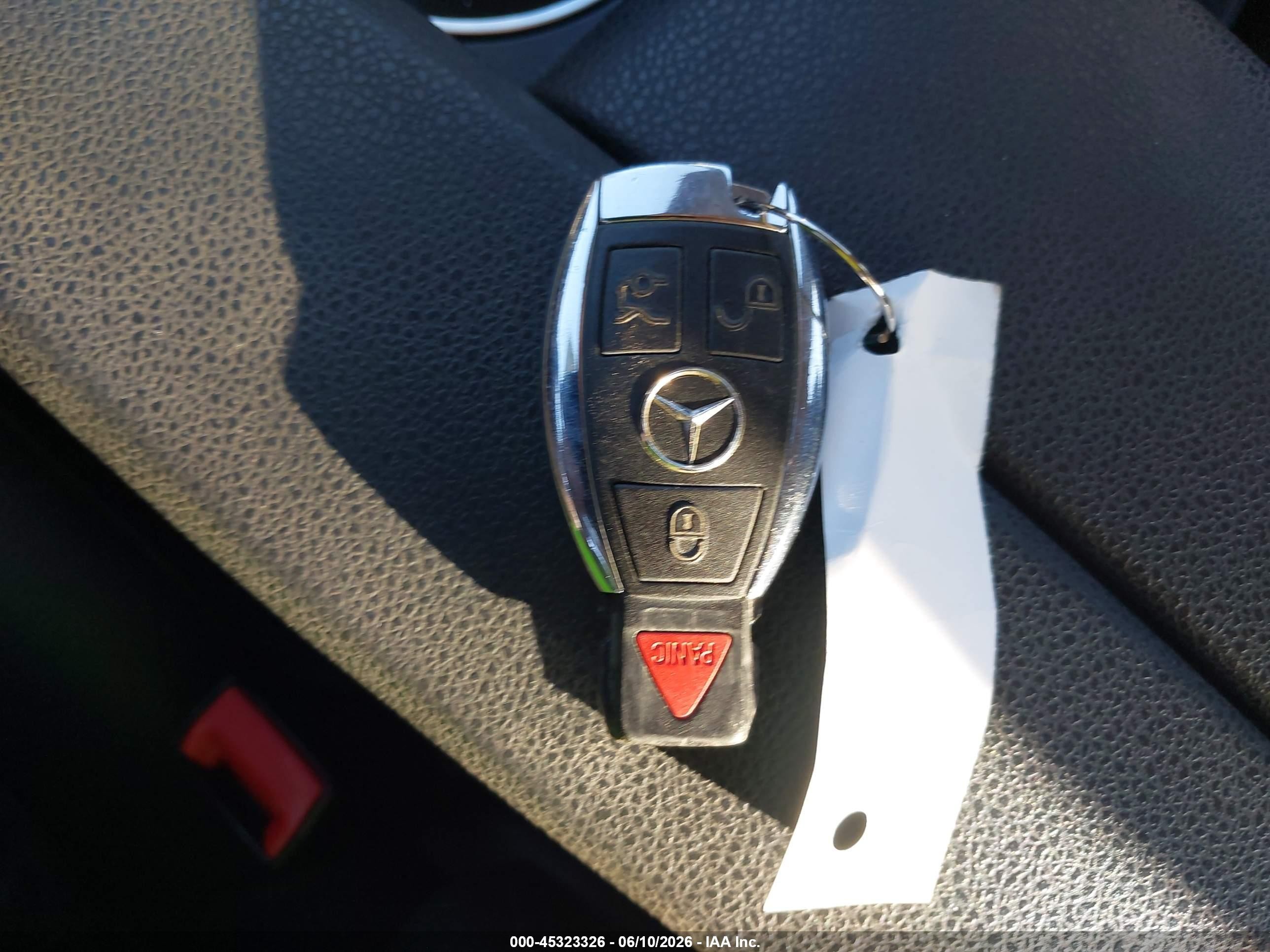 2014 Mercedes-benz C 250 Luxury Серый vin: WDDGF4HBXER319988