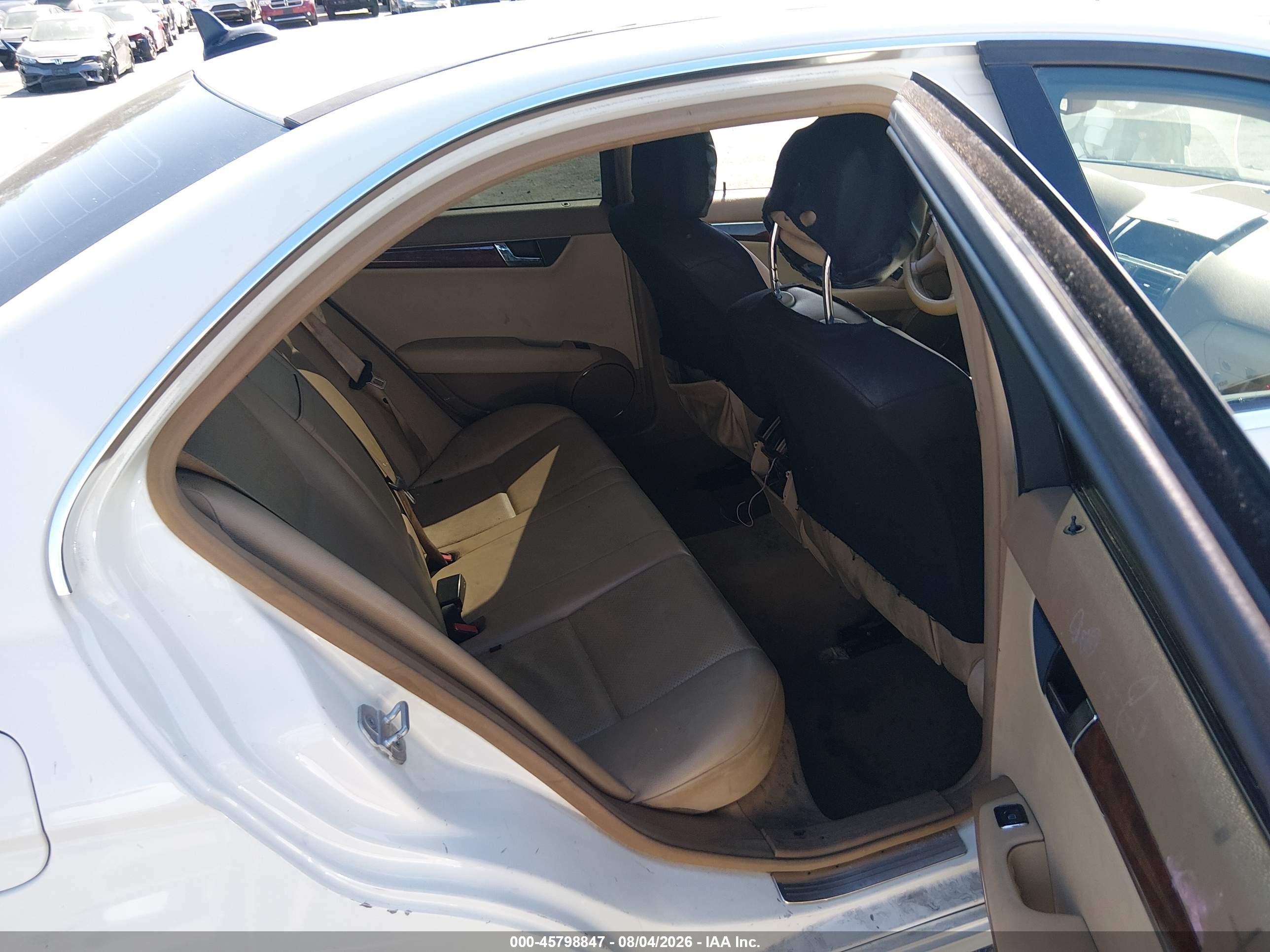 2008 Mercedes-benz C 300 Luxury/sport White vin: WDDGF54X08F016778