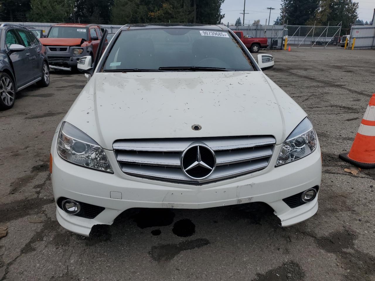 2008 Mercedes-benz C 300 White vin: WDDGF54X08R018674