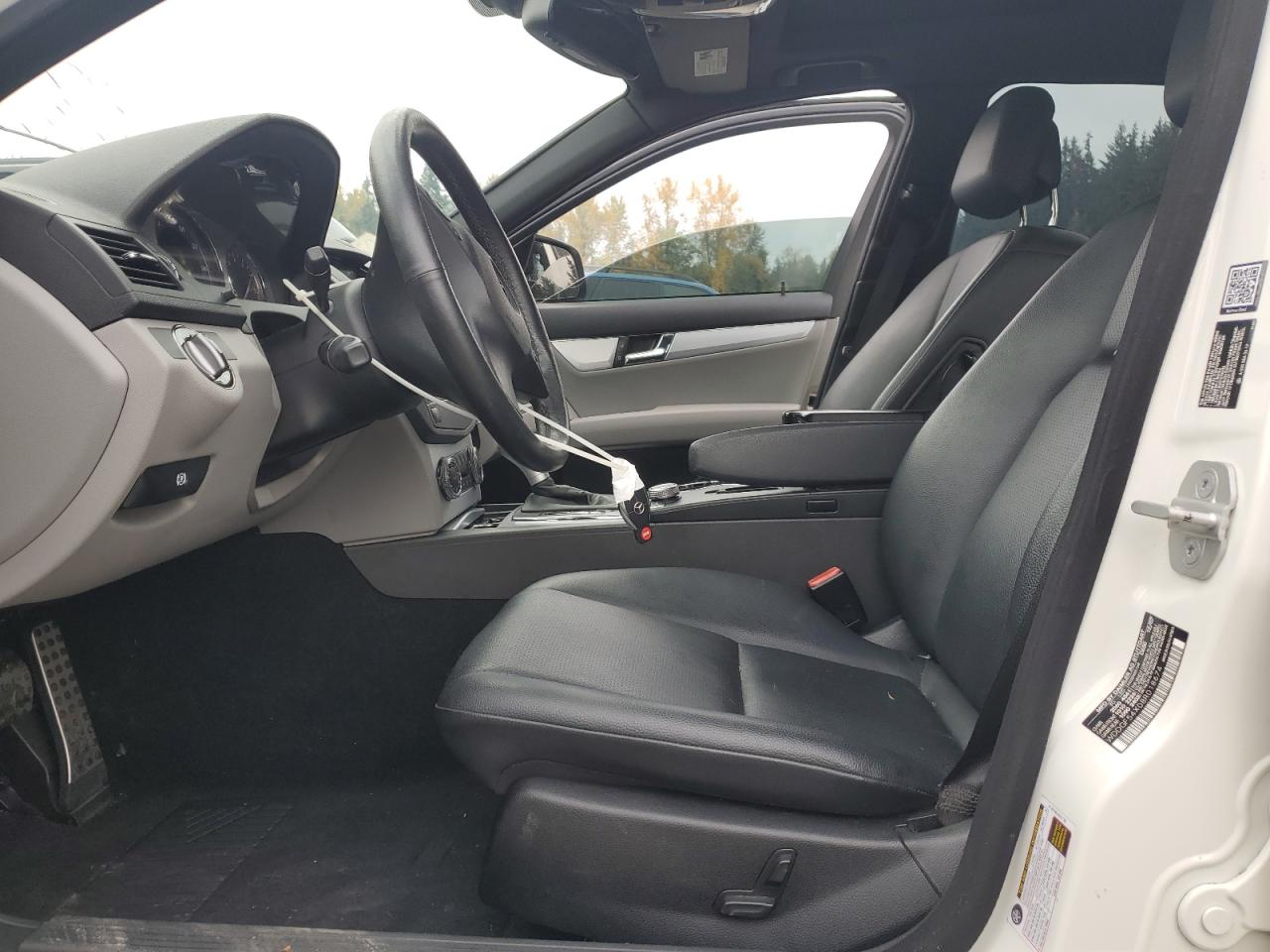 2008 Mercedes-benz C 300 White vin: WDDGF54X08R018674