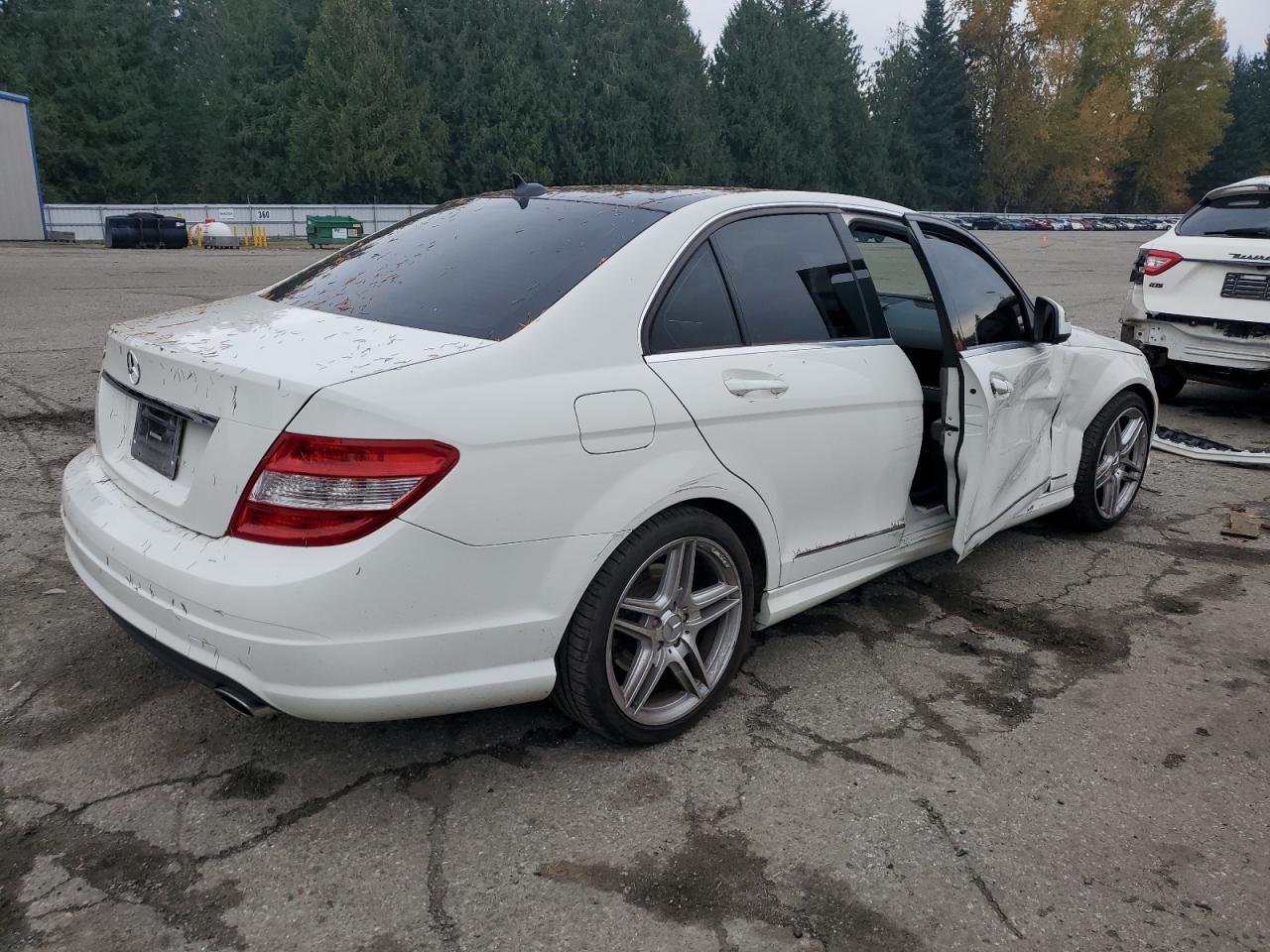 2008 Mercedes-benz C 300 White vin: WDDGF54X08R018674
