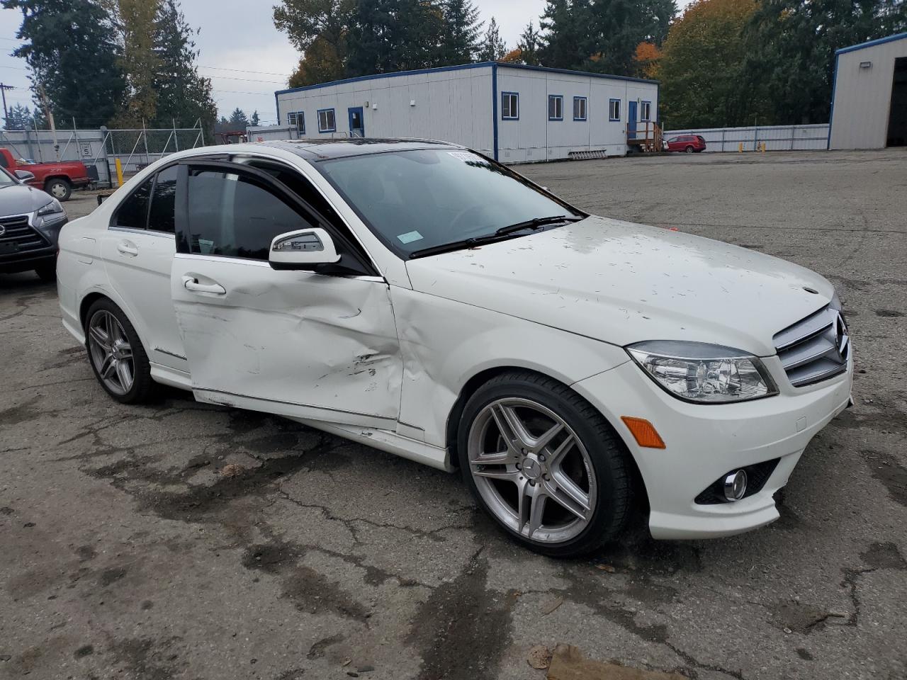2008 Mercedes-benz C 300 White vin: WDDGF54X08R018674