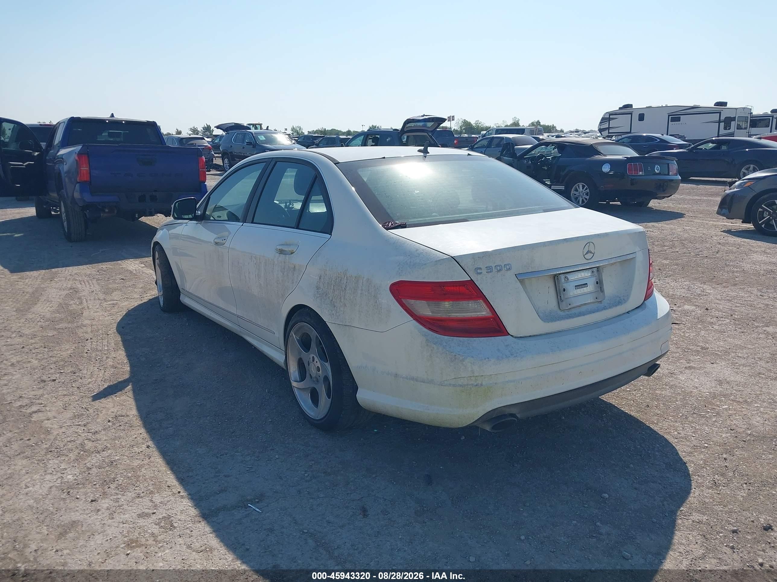 2009 Mercedes-benz C 300 Luxury/sport Белый vin: WDDGF54X09R047335