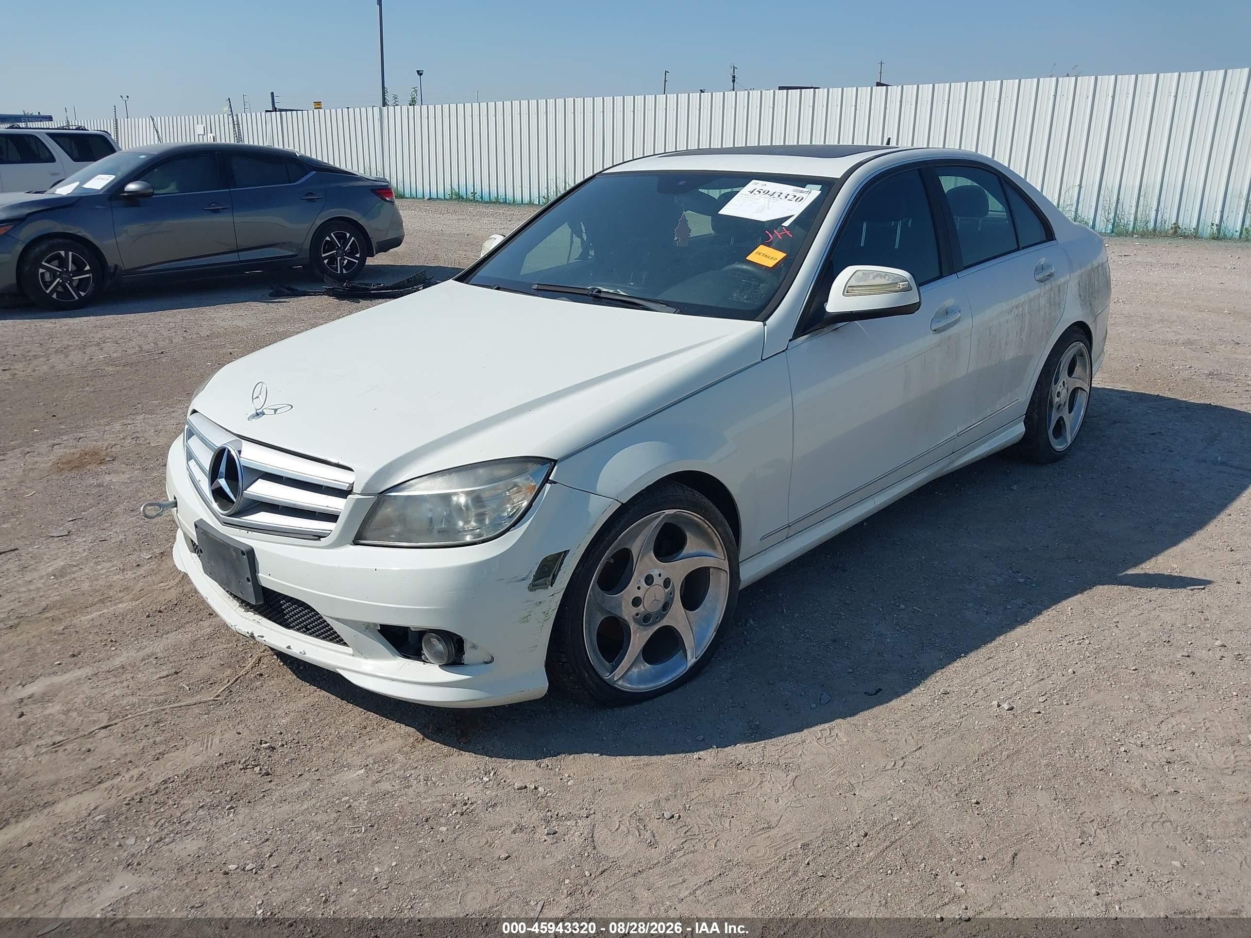 2009 Mercedes-benz C 300 Luxury/sport Белый vin: WDDGF54X09R047335