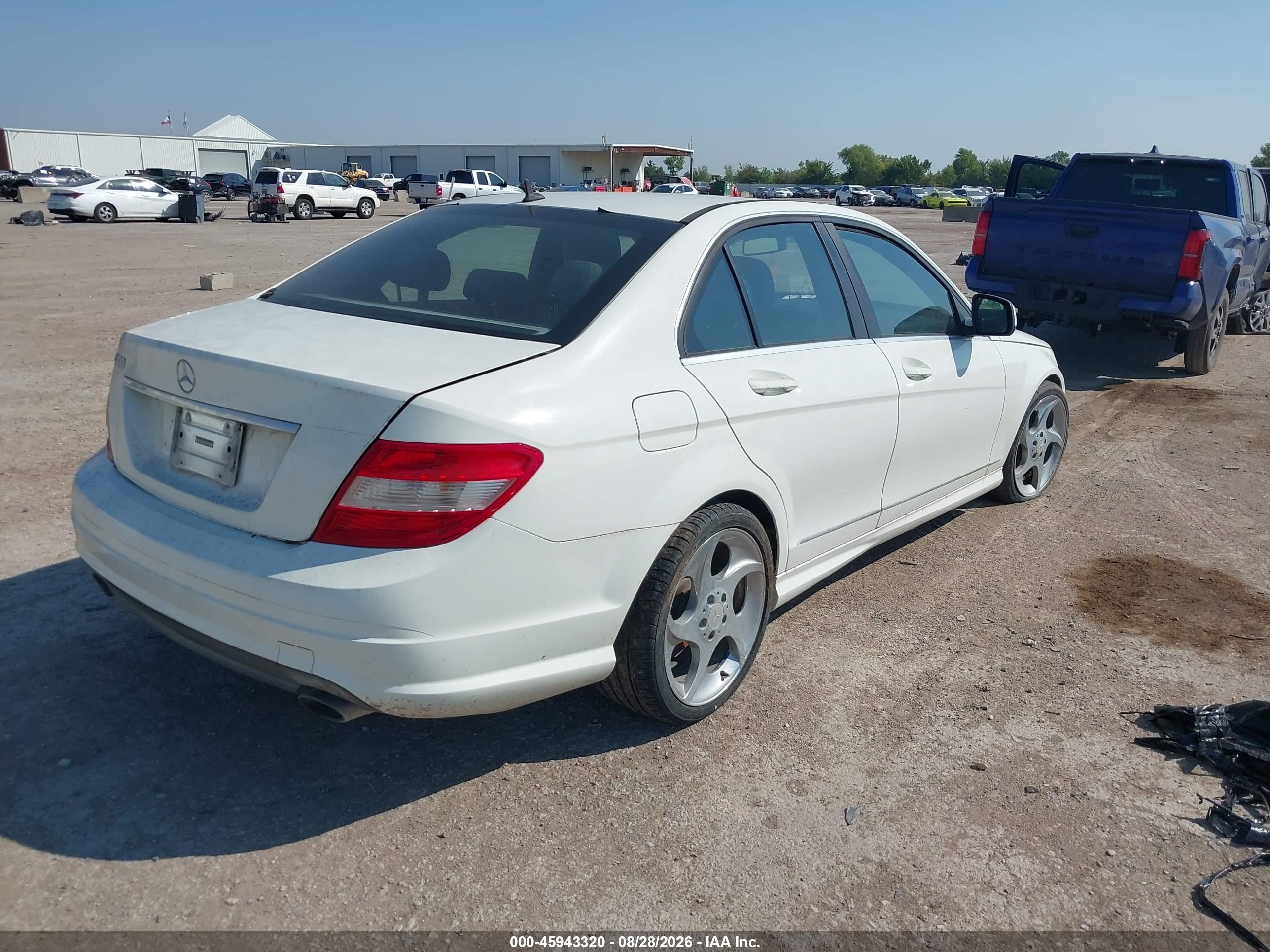 2009 Mercedes-benz C 300 Luxury/sport Белый vin: WDDGF54X09R047335