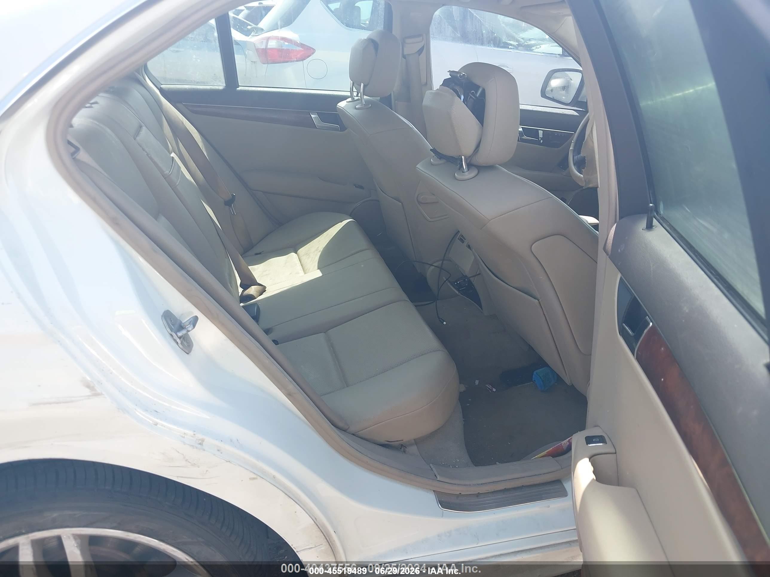 2009 Mercedes-benz C 300 Luxury/sport White vin: WDDGF54X09R050283