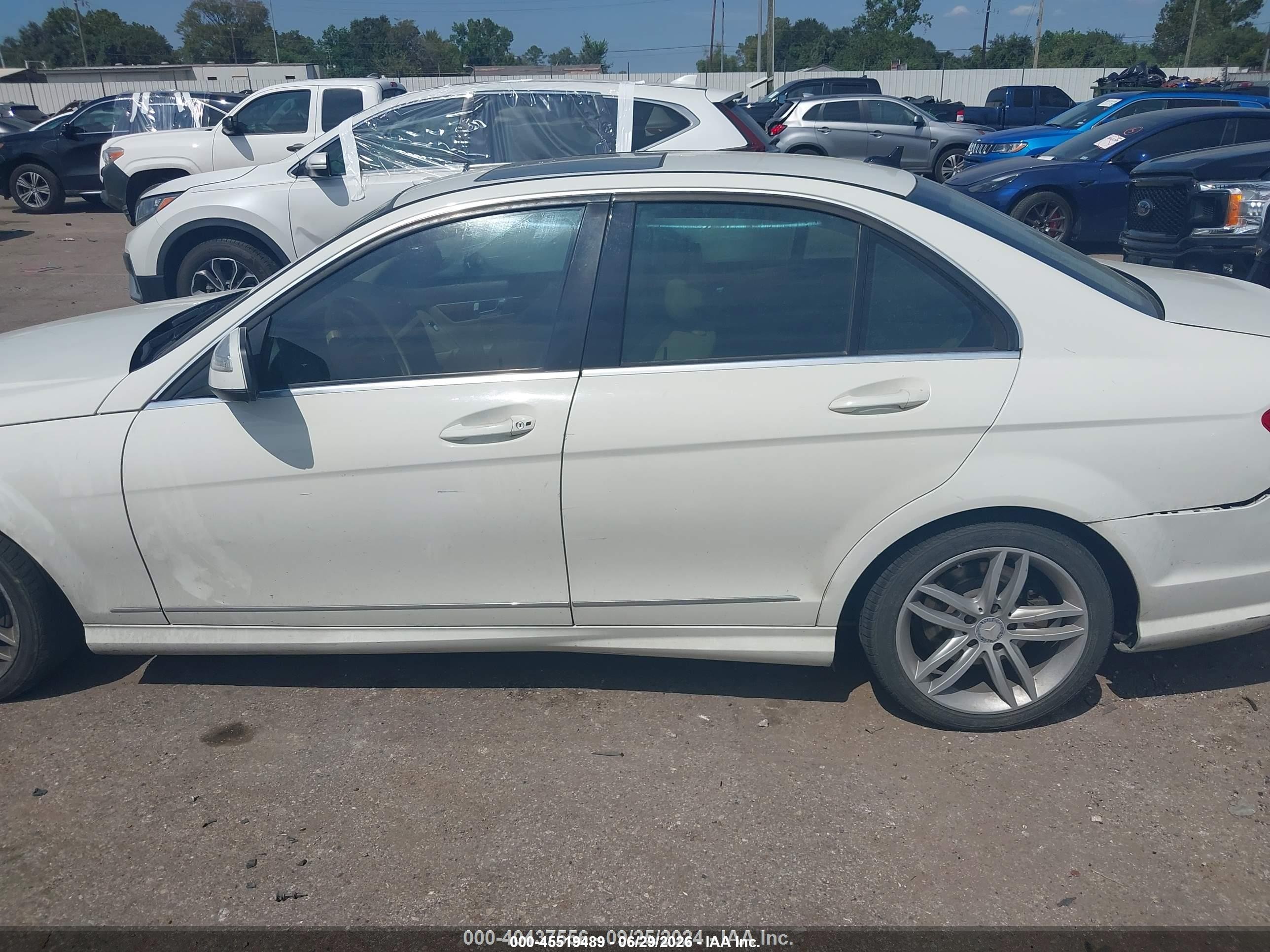 2009 Mercedes-benz C 300 Luxury/sport White vin: WDDGF54X09R050283