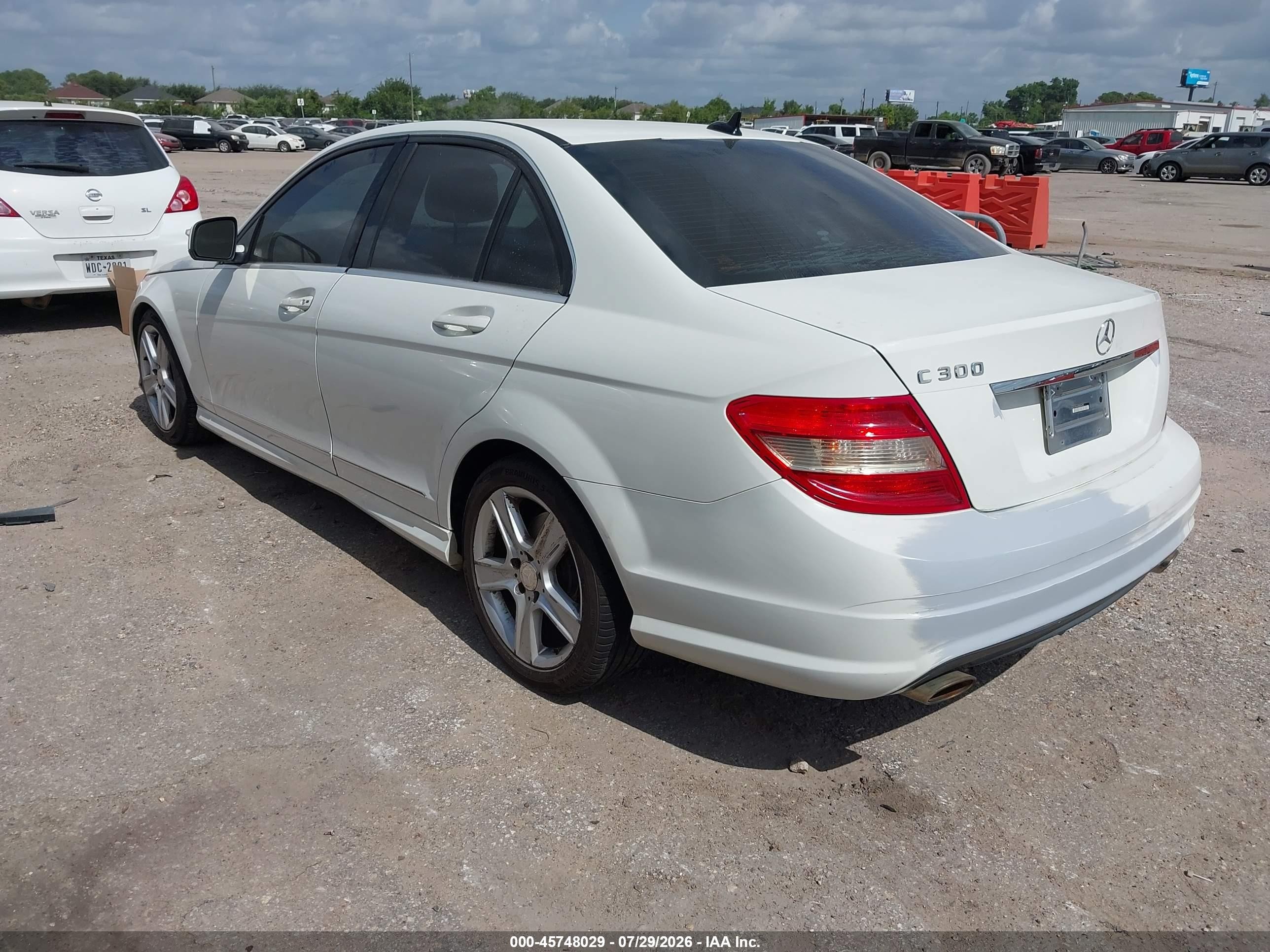 2009 Mercedes-benz C 300 Luxury/sport White vin: WDDGF54X09R054785