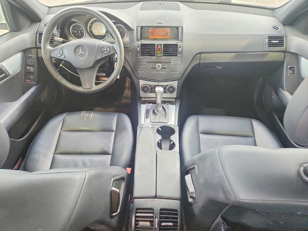 2009 Mercedes-benz C 300 White vin: WDDGF54X09R058397