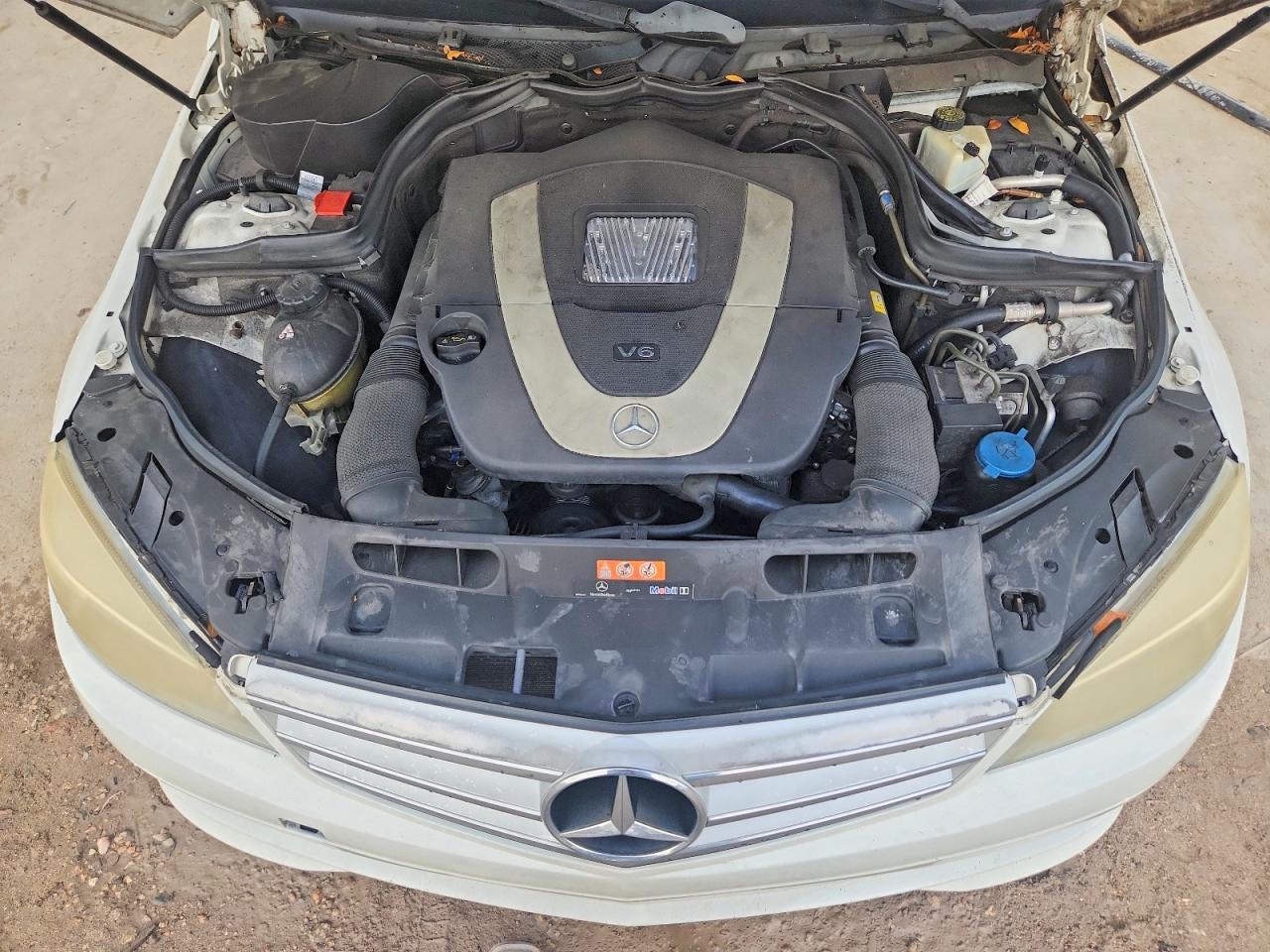 2009 Mercedes-benz C 300 White vin: WDDGF54X09R058397