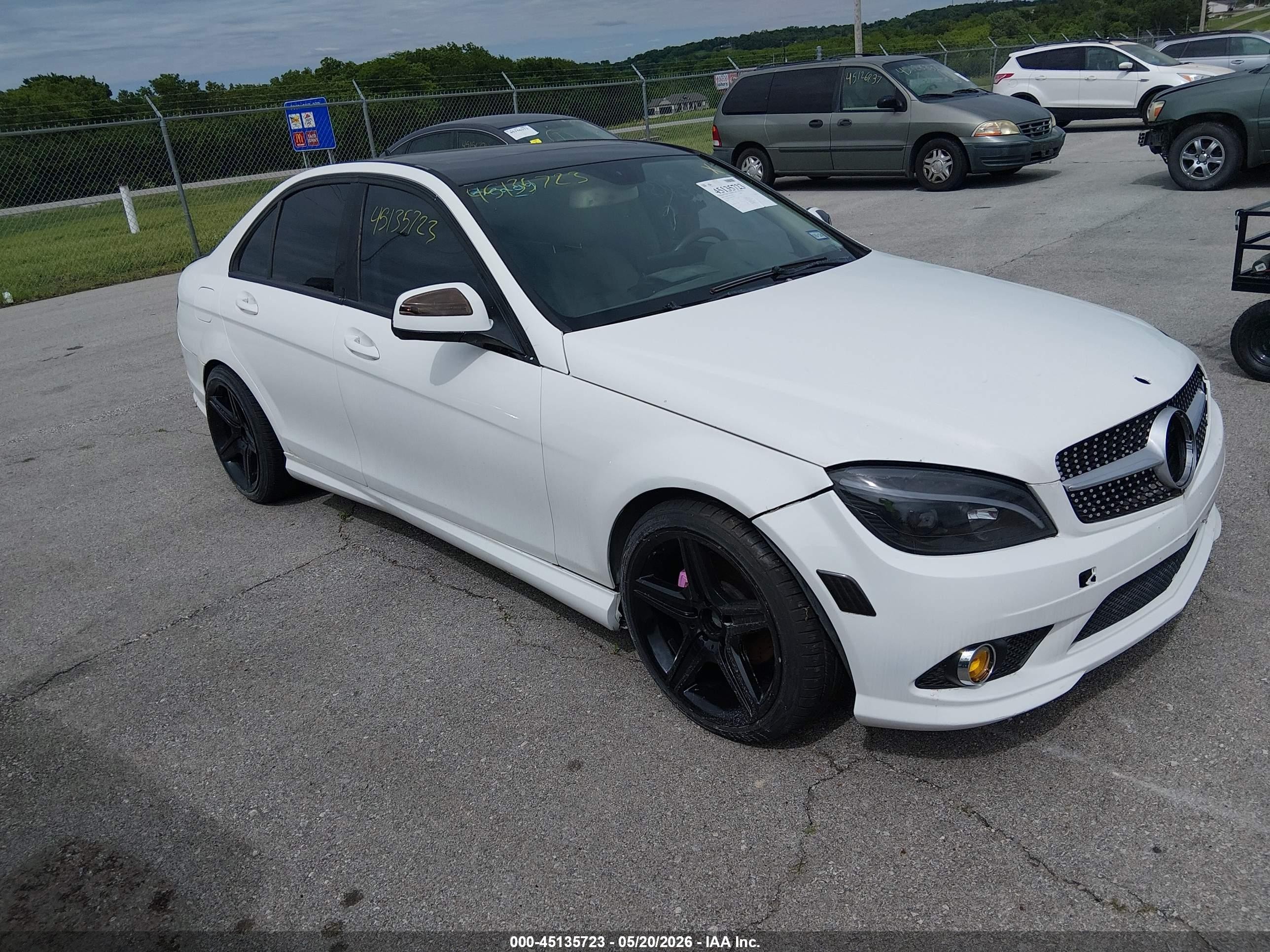 2009 Mercedes-benz C 300 Luxury/sport White vin: WDDGF54X09R070890