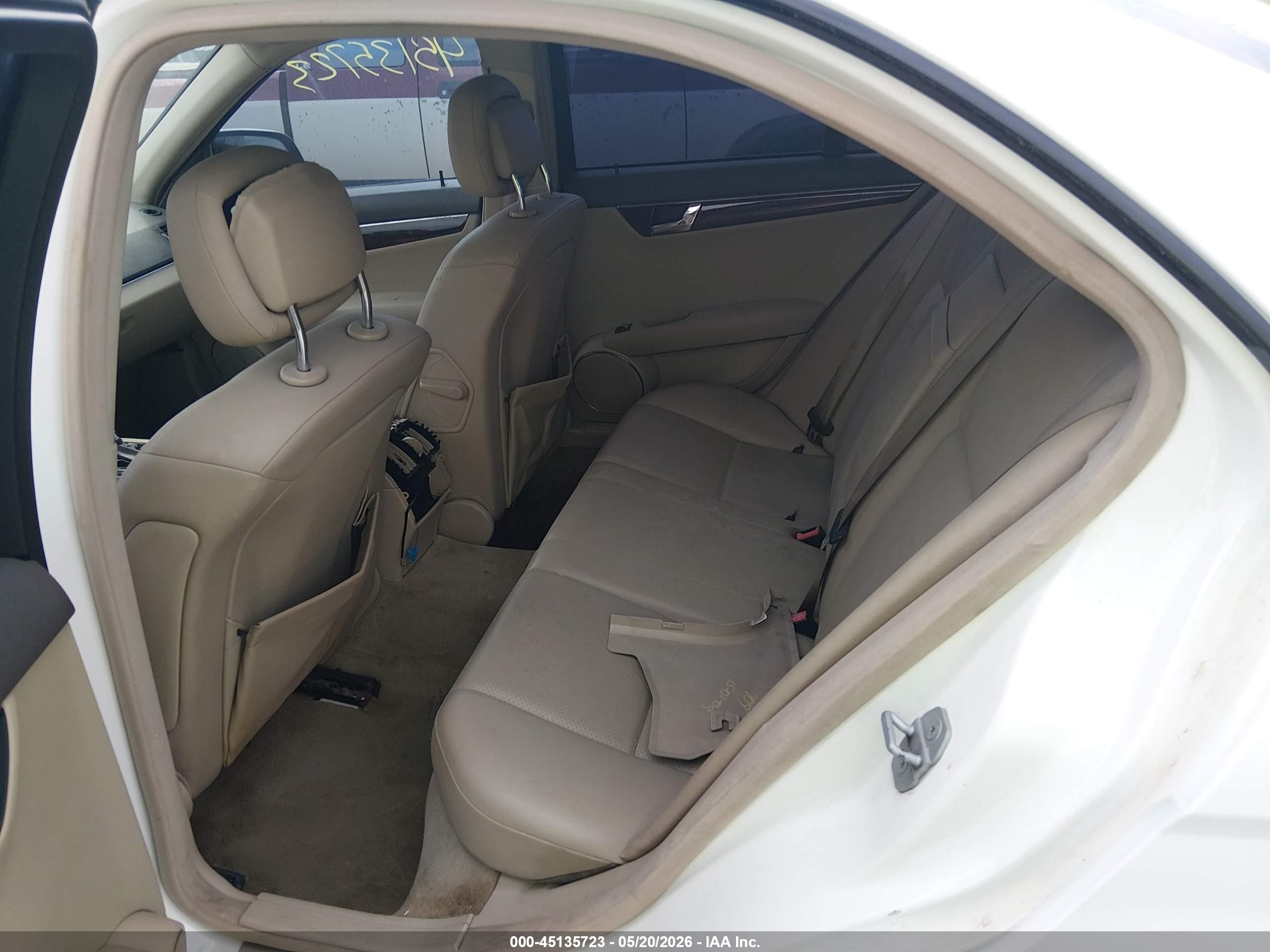 2009 Mercedes-benz C 300 Luxury/sport White vin: WDDGF54X09R070890