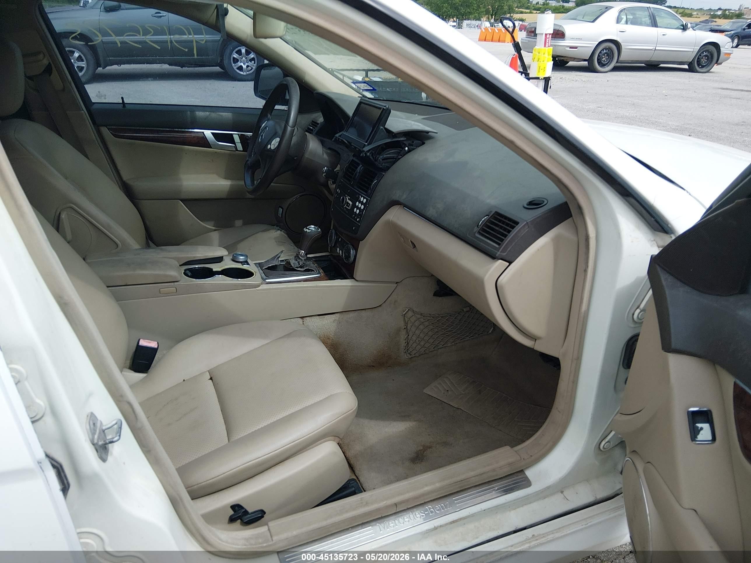 2009 Mercedes-benz C 300 Luxury/sport White vin: WDDGF54X09R070890