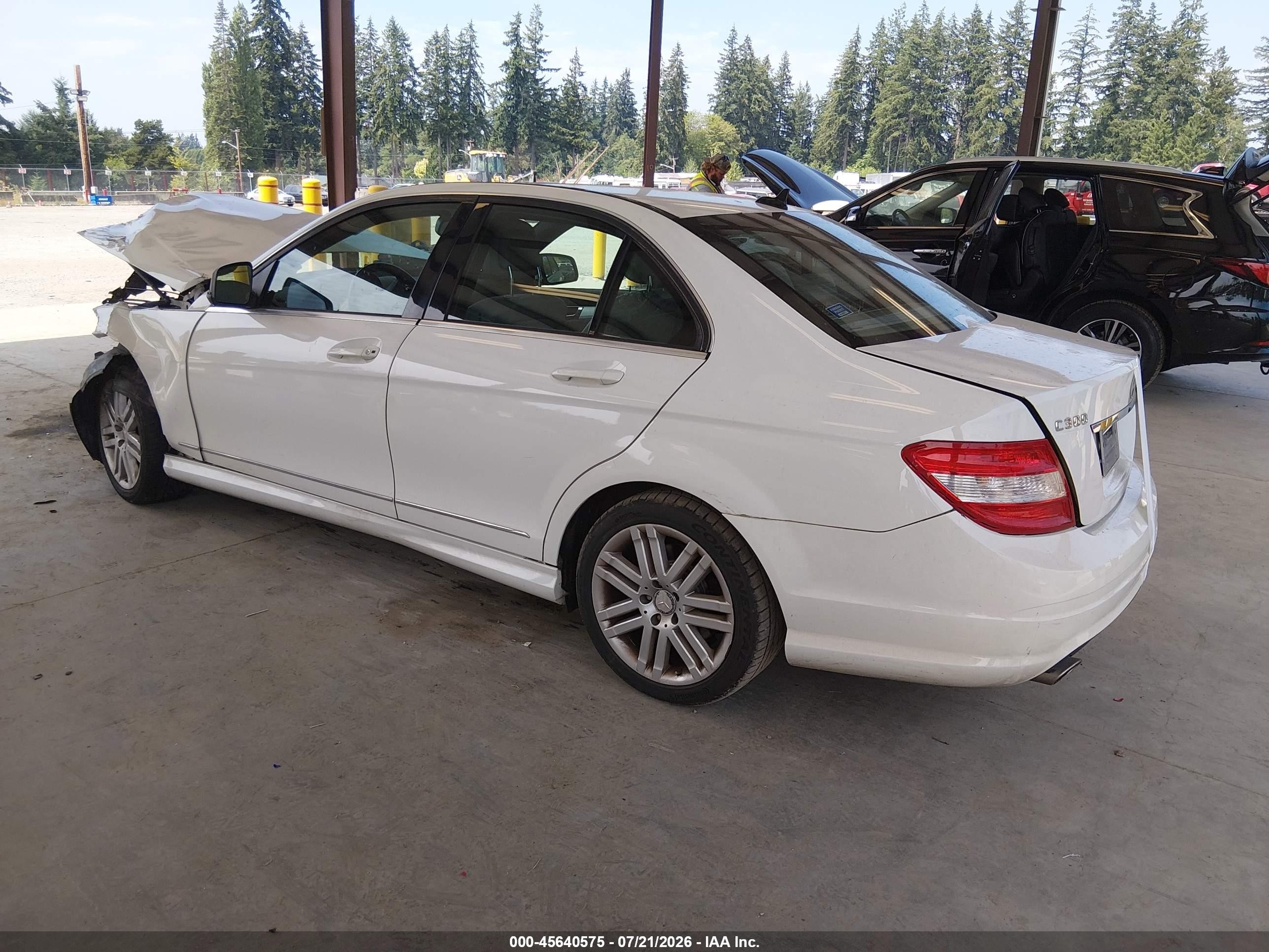 2008 Mercedes-benz C 300 Luxury/sport White vin: WDDGF54X18F072406