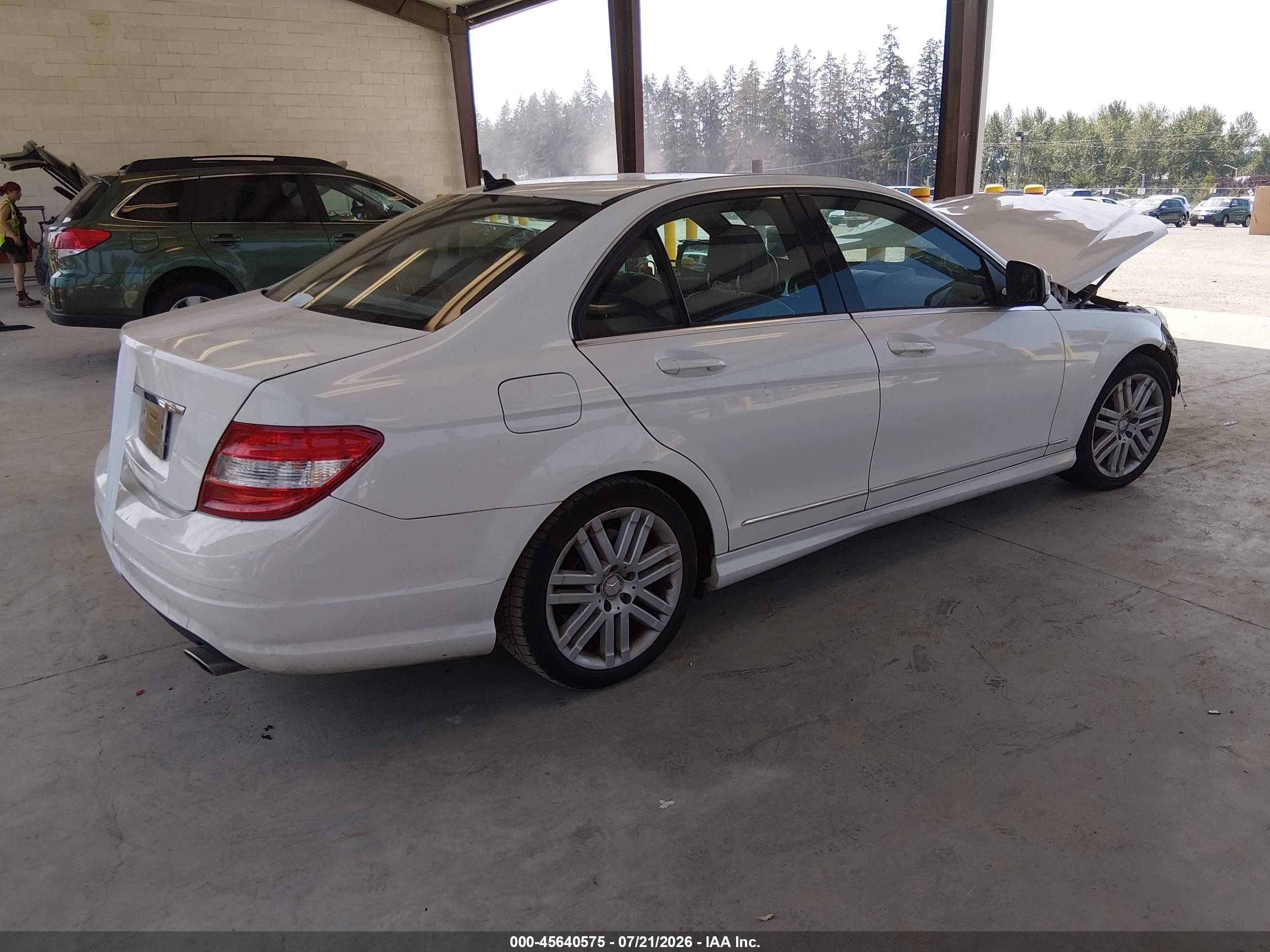 2008 Mercedes-benz C 300 Luxury/sport White vin: WDDGF54X18F072406