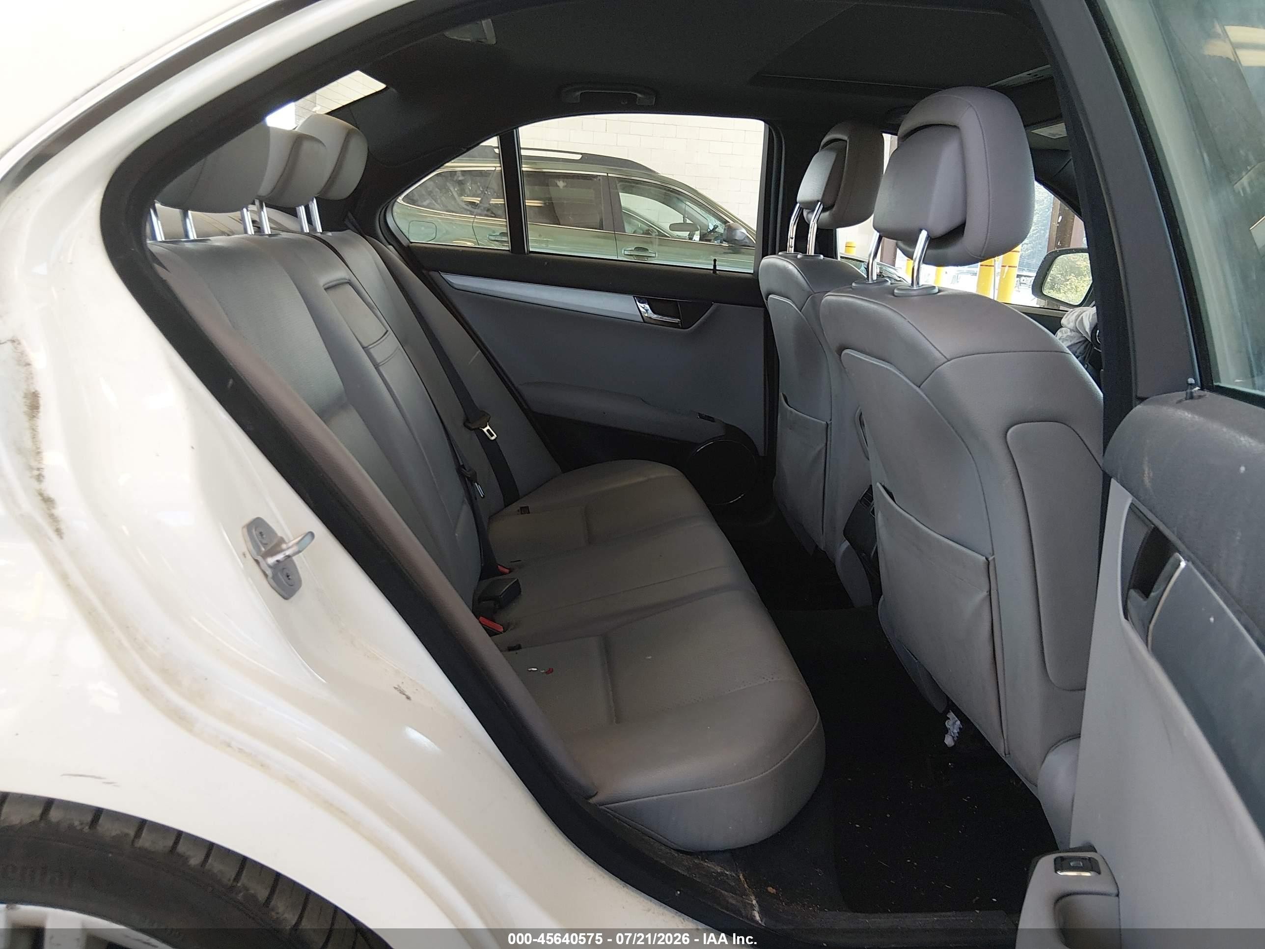 2008 Mercedes-benz C 300 Luxury/sport White vin: WDDGF54X18F072406