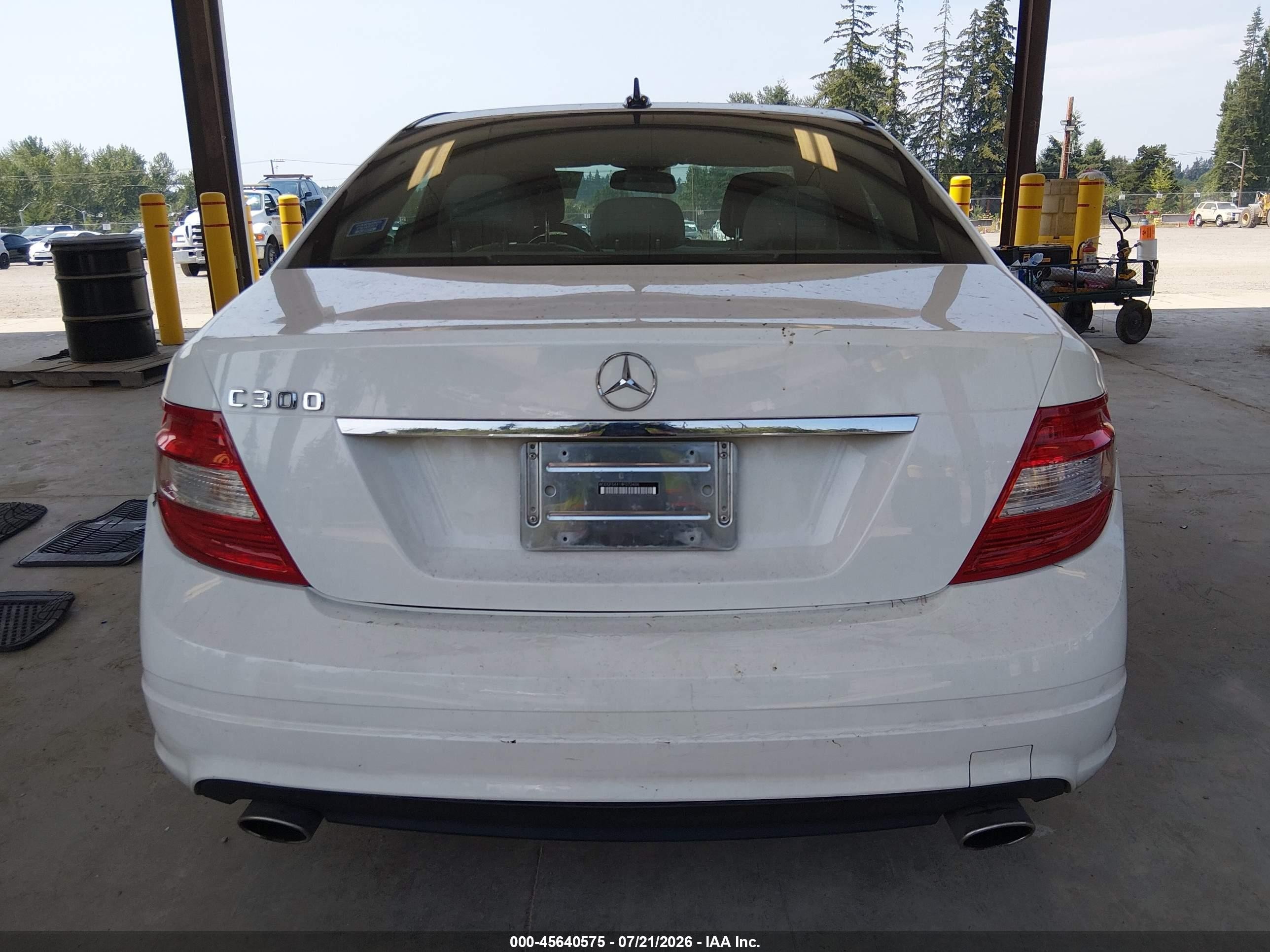 2008 Mercedes-benz C 300 Luxury/sport White vin: WDDGF54X18F072406