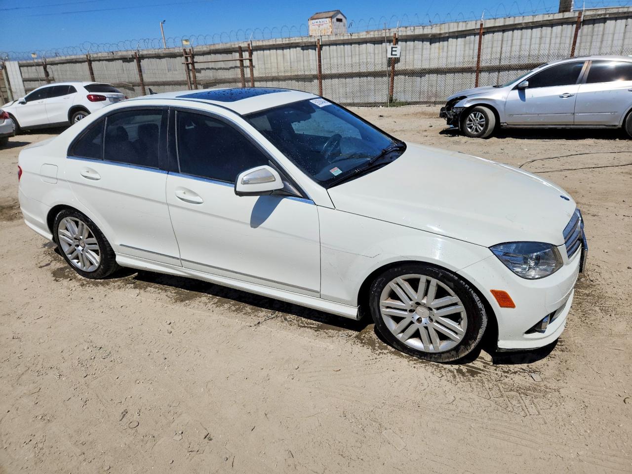 2008 Mercedes-benz C 300 Белый vin: WDDGF54X18F088265