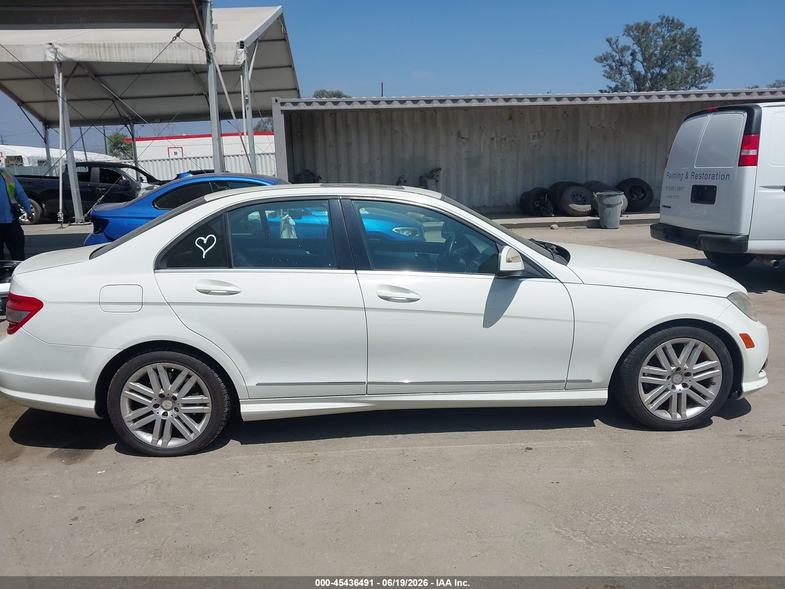 2008 Mercedes-benz C 300 Luxury/sport White vin: WDDGF54X18R018635