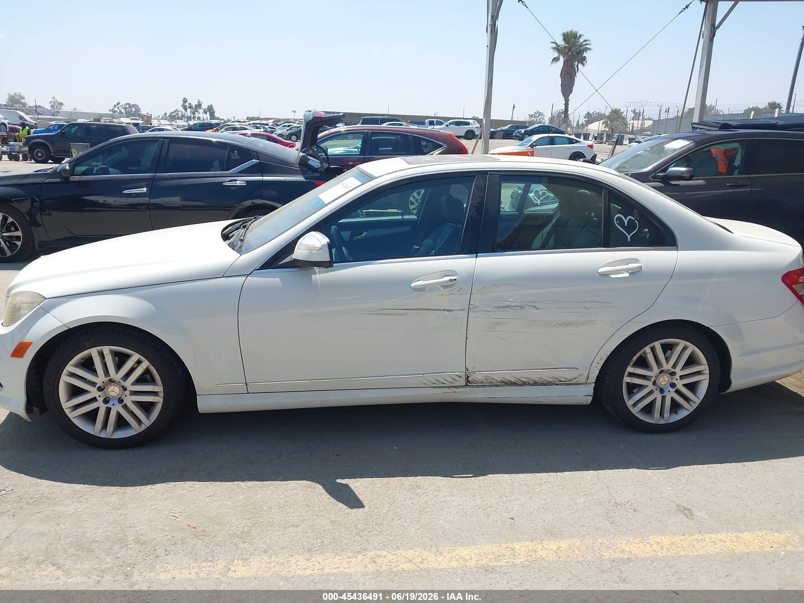 2008 Mercedes-benz C 300 Luxury/sport White vin: WDDGF54X18R018635