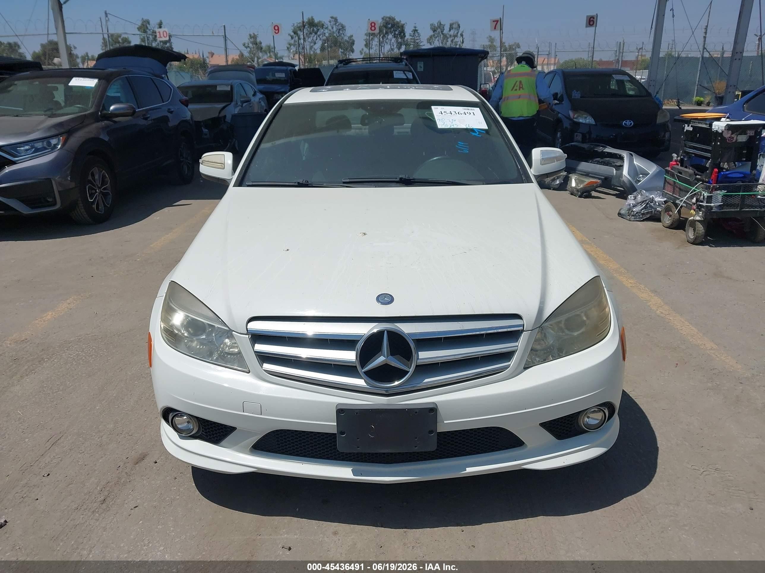 2008 Mercedes-benz C 300 Luxury/sport White vin: WDDGF54X18R018635