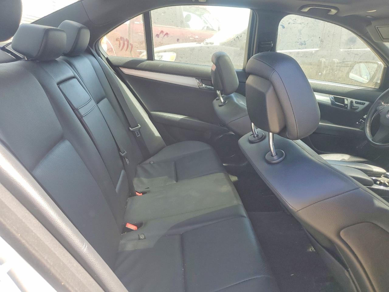 2009 Mercedes-benz C 300 Silver vin: WDDGF54X19F208289