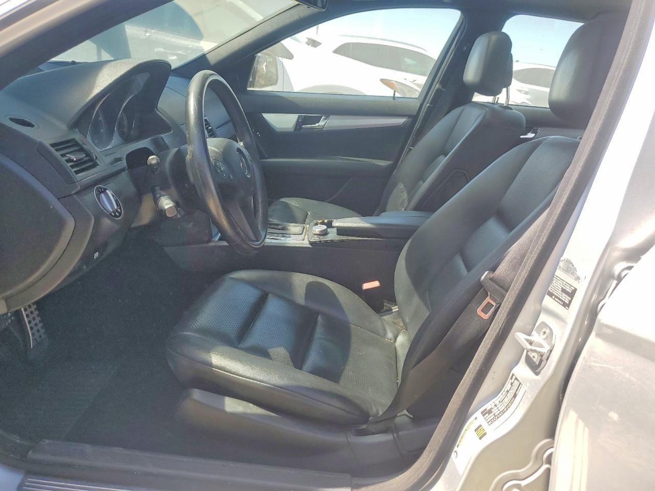 2009 Mercedes-benz C 300 Silver vin: WDDGF54X19F208289