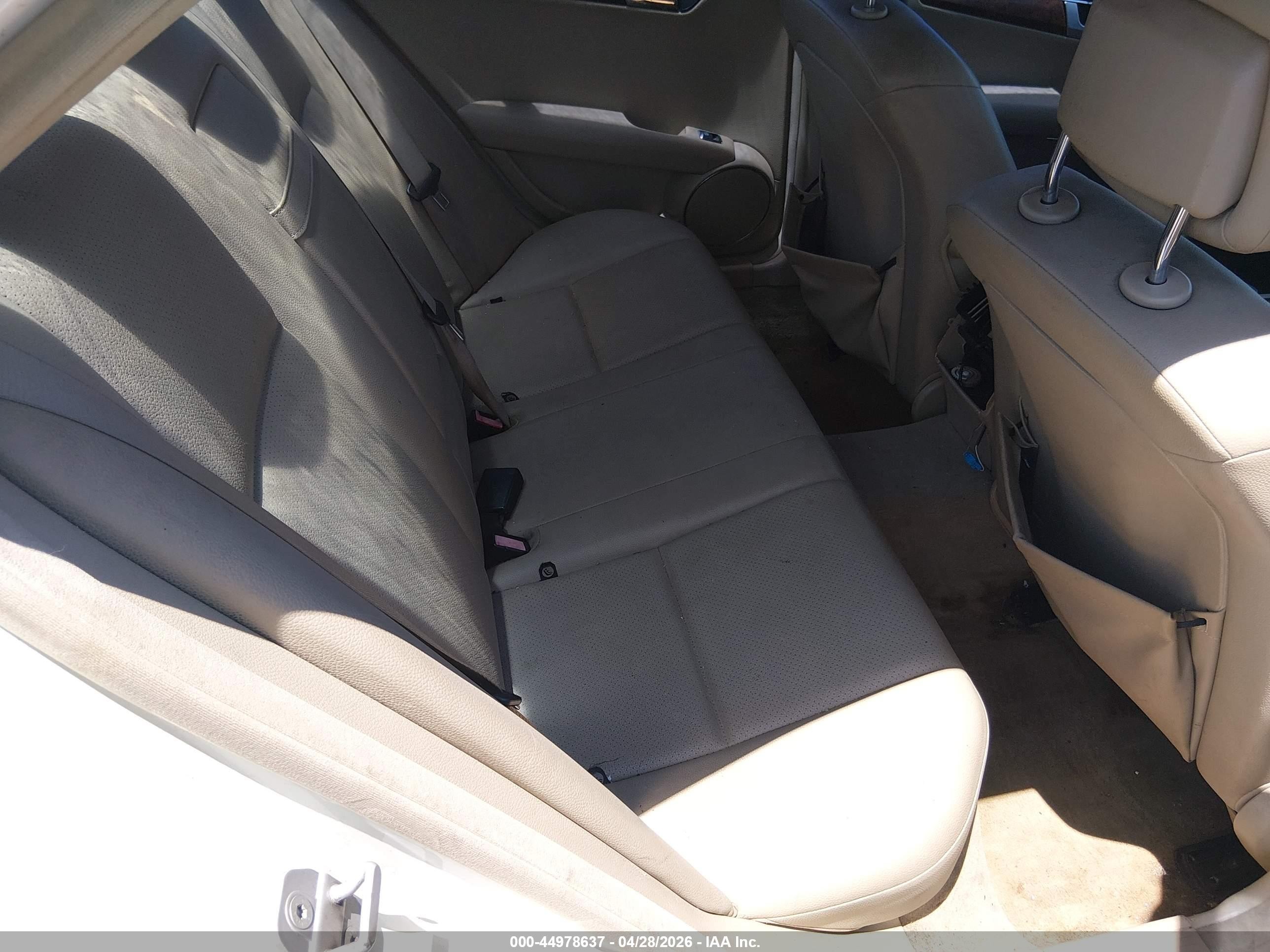 2009 Mercedes-benz C 300 Sport White vin: WDDGF54X19F228722