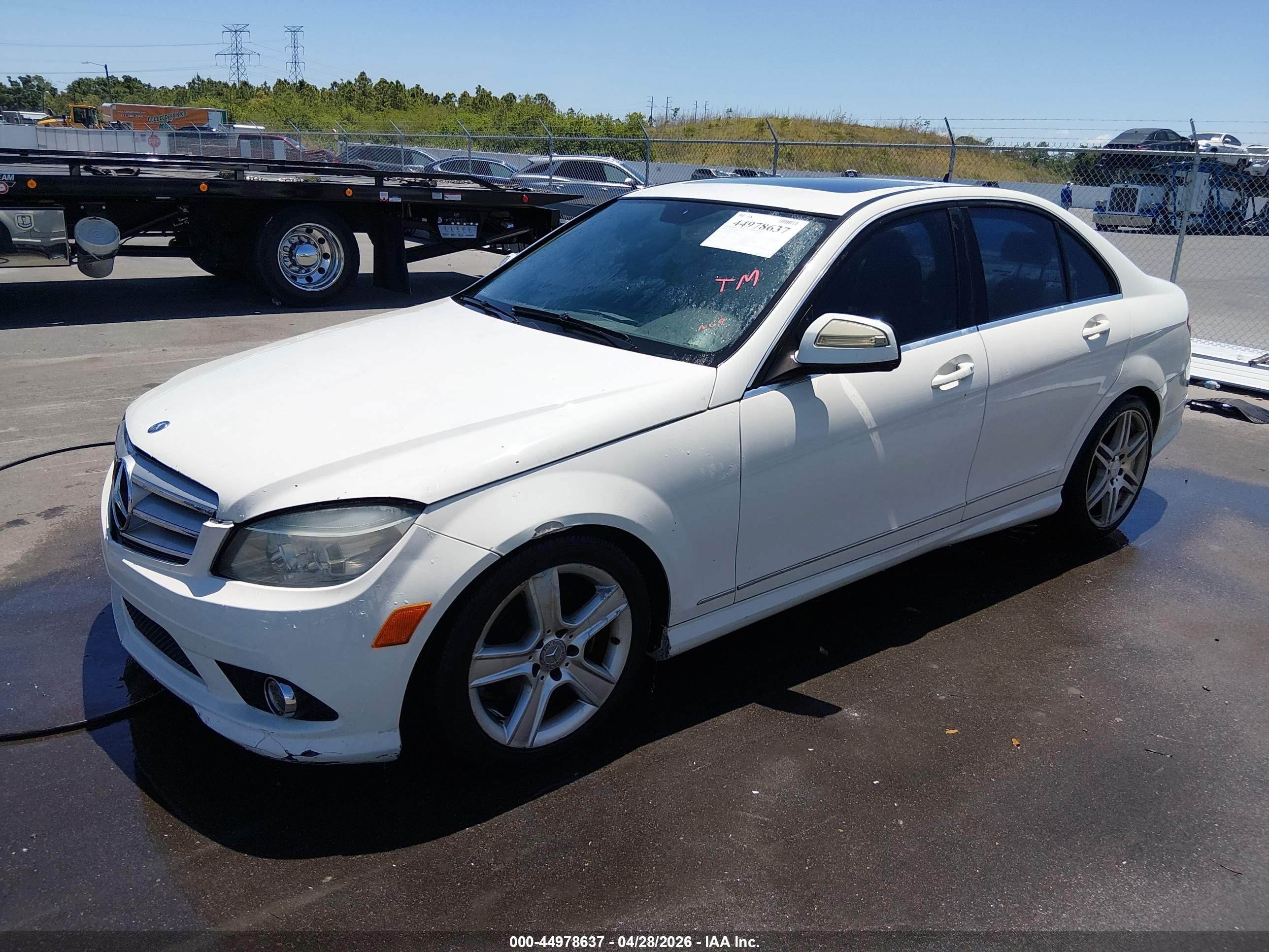 2009 Mercedes-benz C 300 Sport White vin: WDDGF54X19F228722