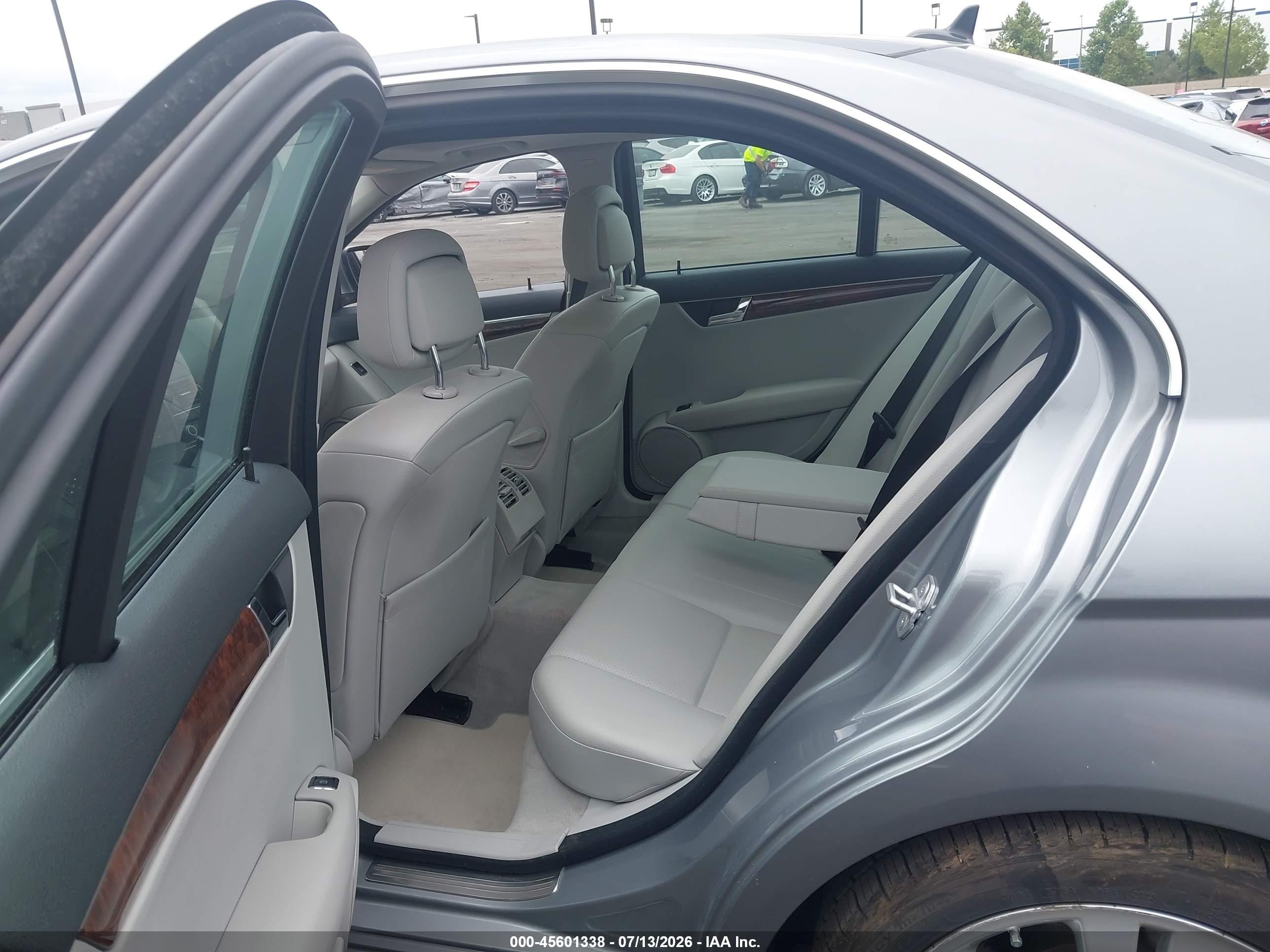 2009 Mercedes-benz C 300 Luxury/sport Silver vin: WDDGF54X19R064077