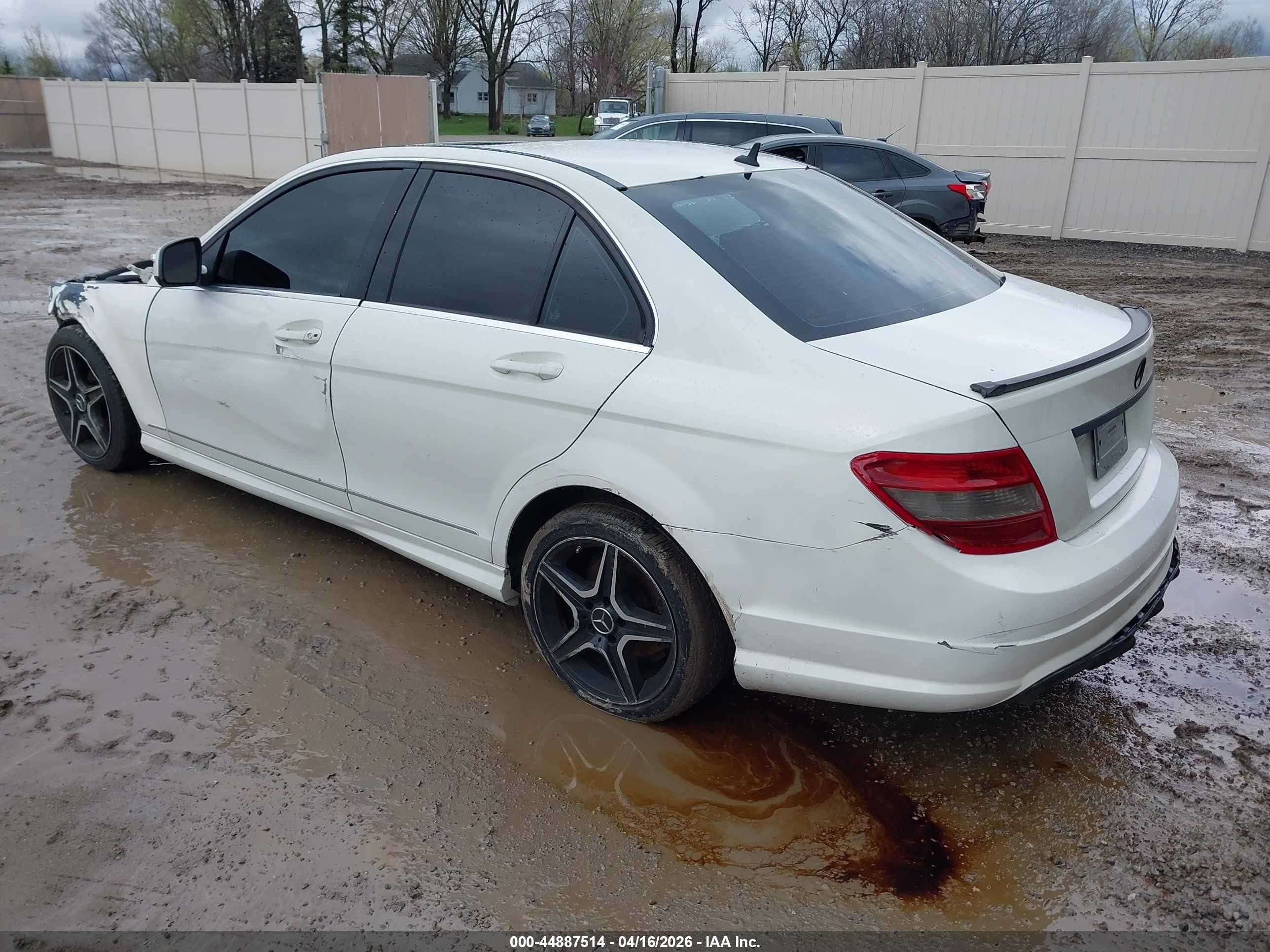 2009 Mercedes-benz C 300 Luxury/sport White vin: WDDGF54X19R068999